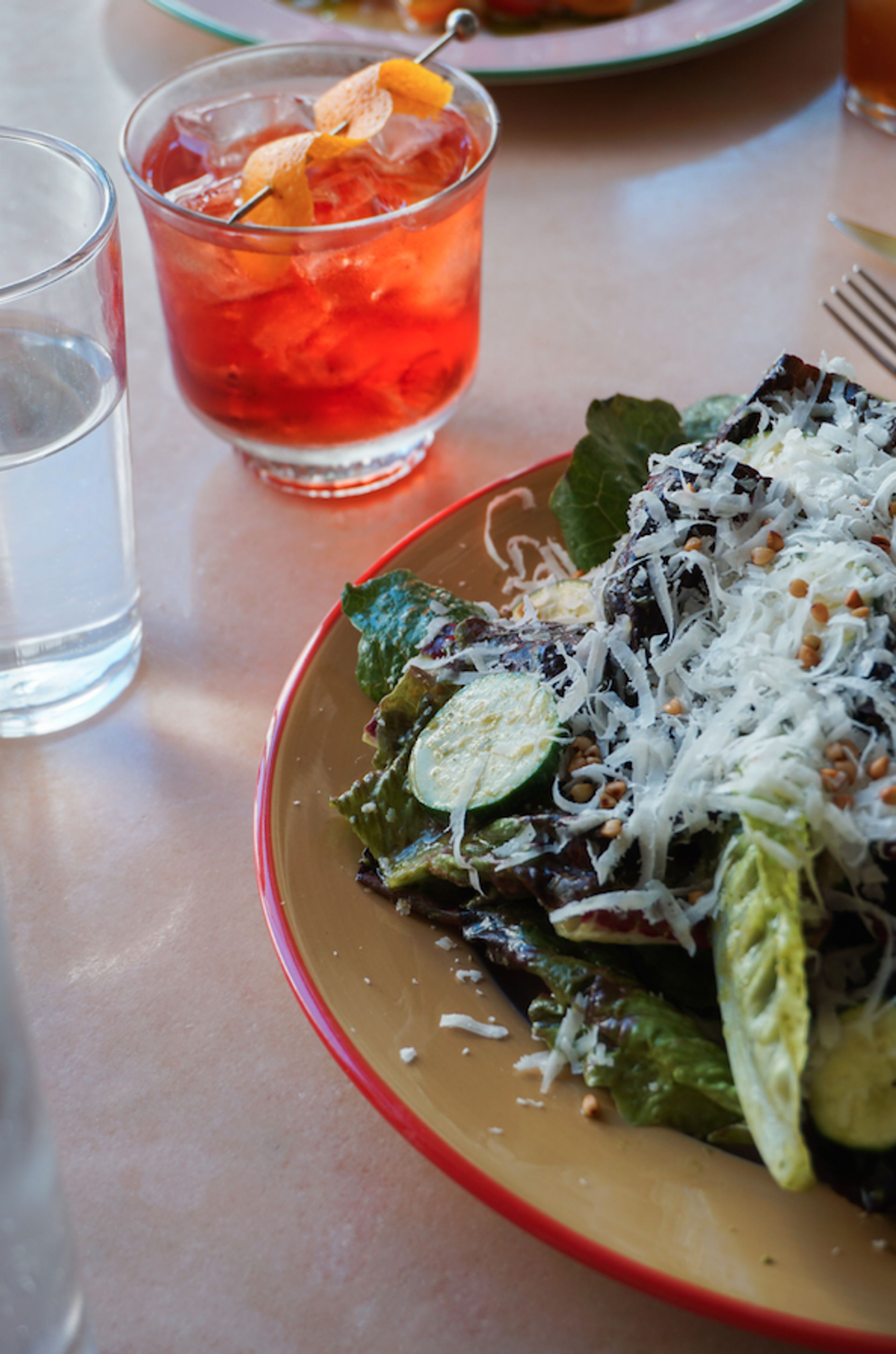 Finders Keepers - Plate - Tricolore dinner plate - Pink/beige/red
