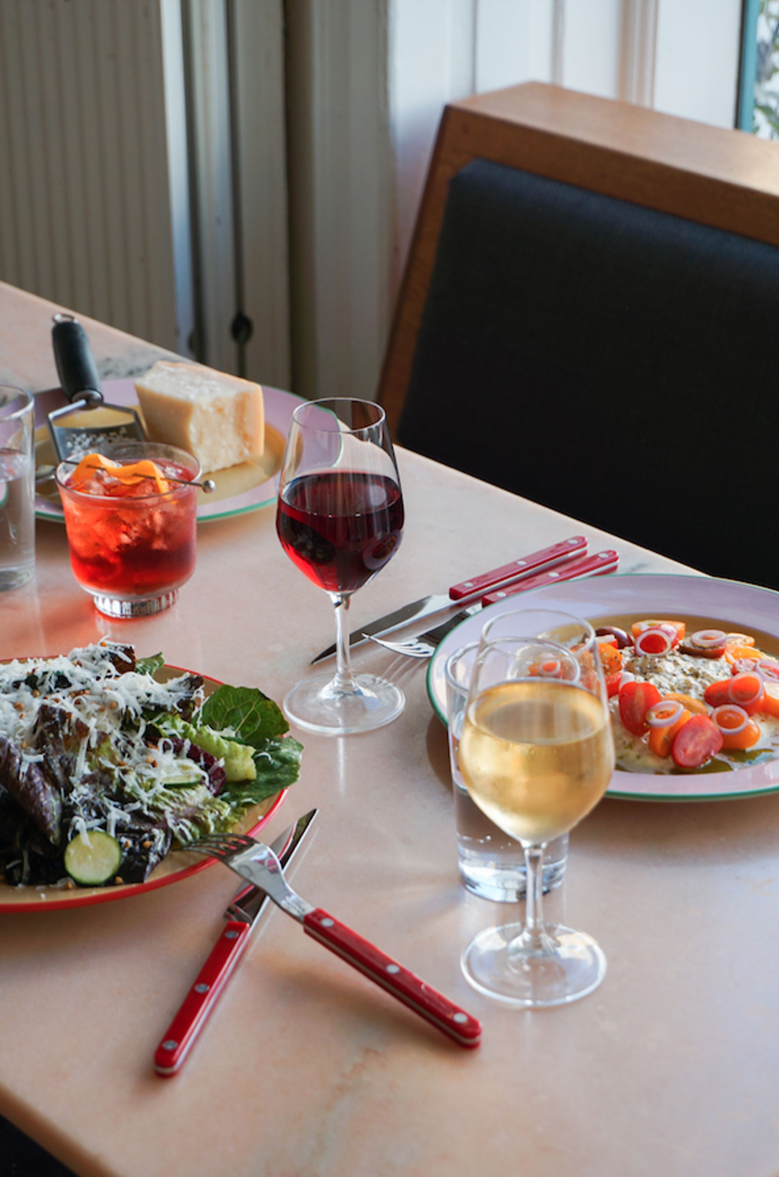 Finders Keepers - Plate - Tricolore dinner plate - Pink/beige/red