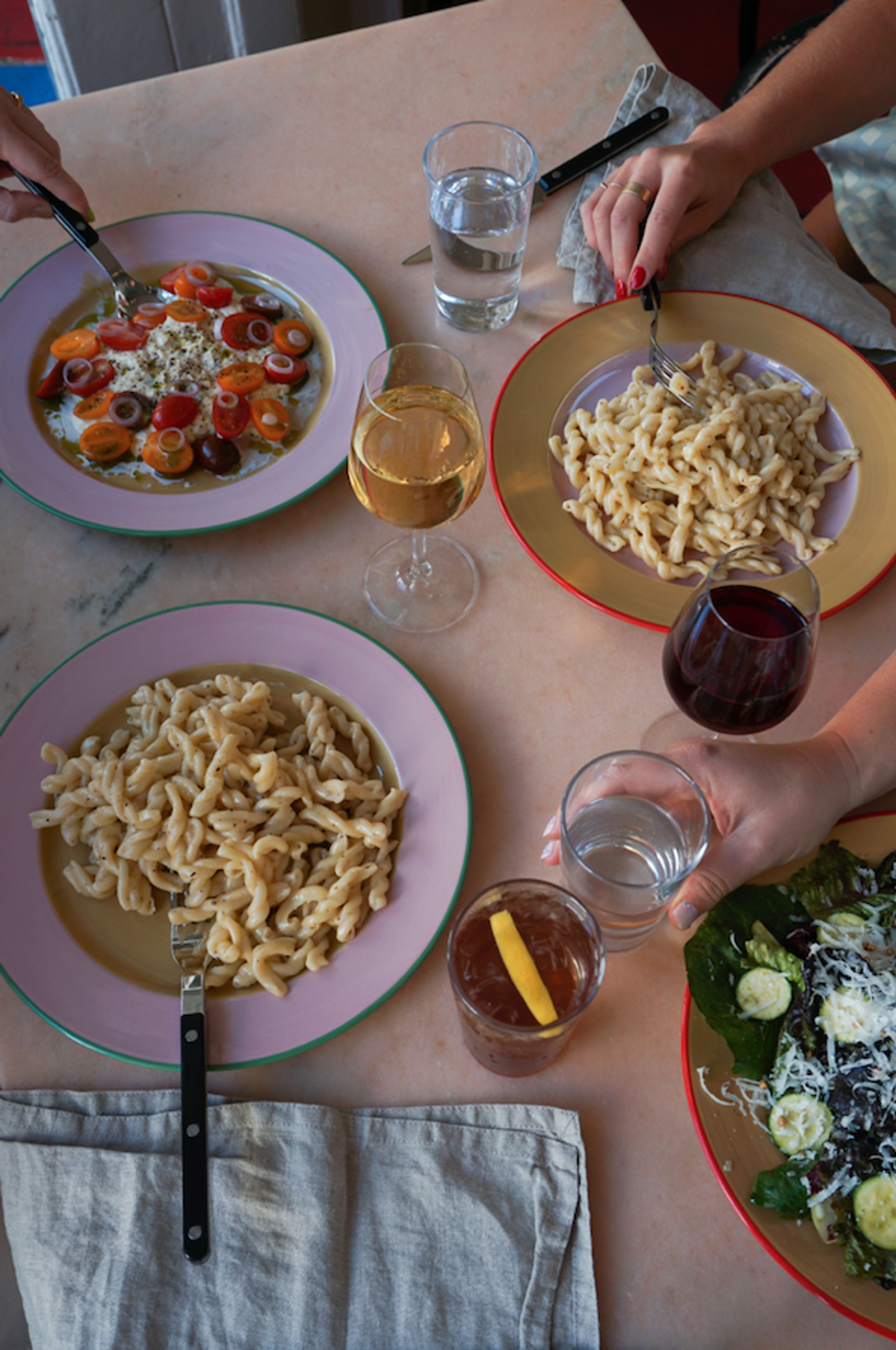 Finders Keepers - Plate - Tricolore dinner plate - Pink/beige/red