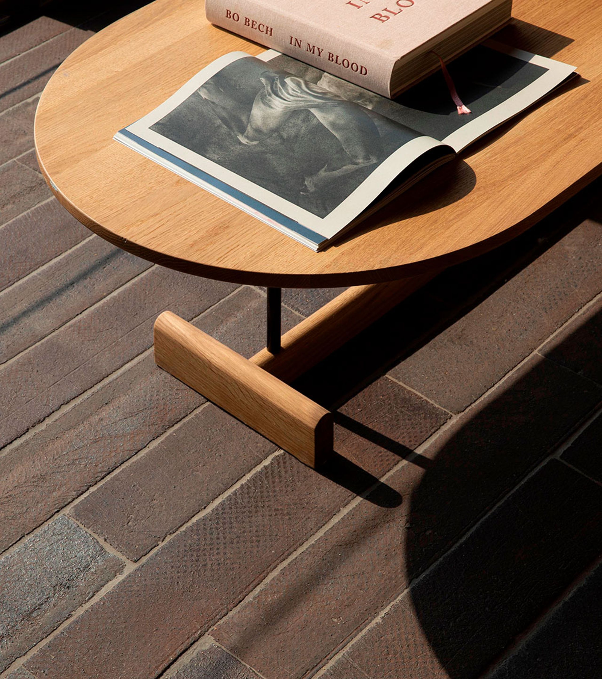 Fogia - Tavolino da caffè - Koku / Oval - Small - Lacquered Oak