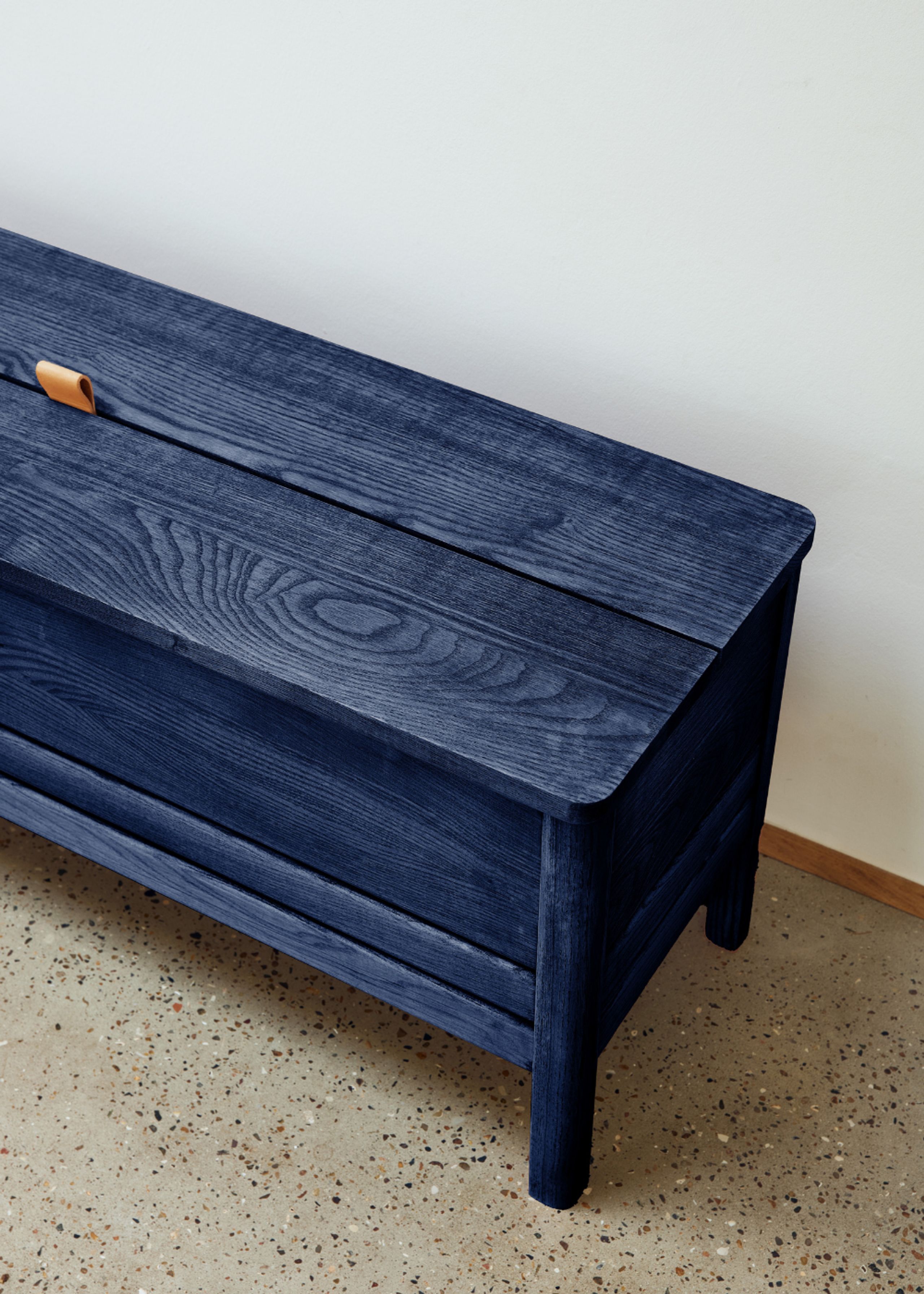 Form & Refine - Bænk - A line slagbænk 111 - Indigo Blue - Special Edition