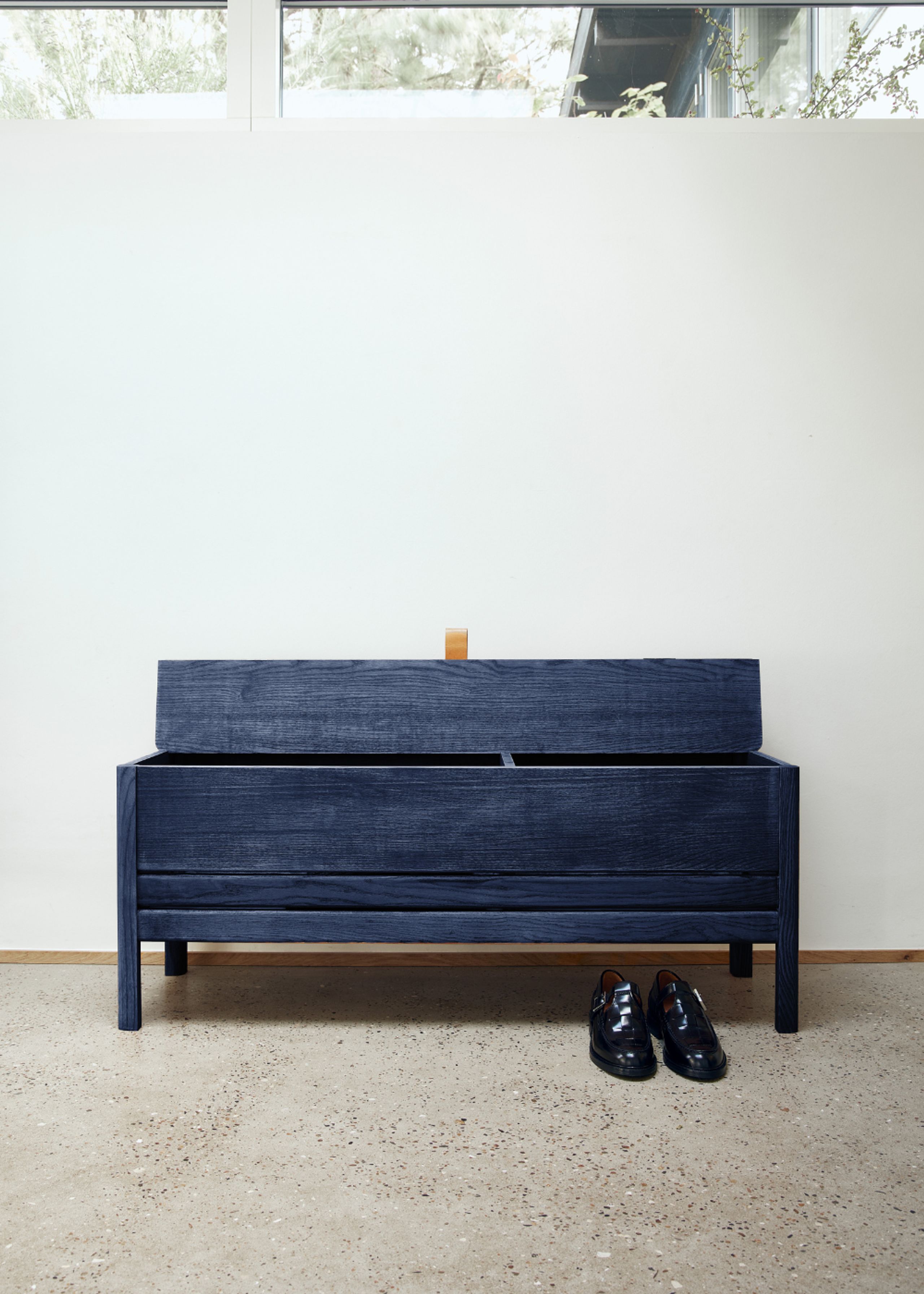 Form & Refine - Bænk - A line slagbænk 111 - Indigo Blue - Special Edition