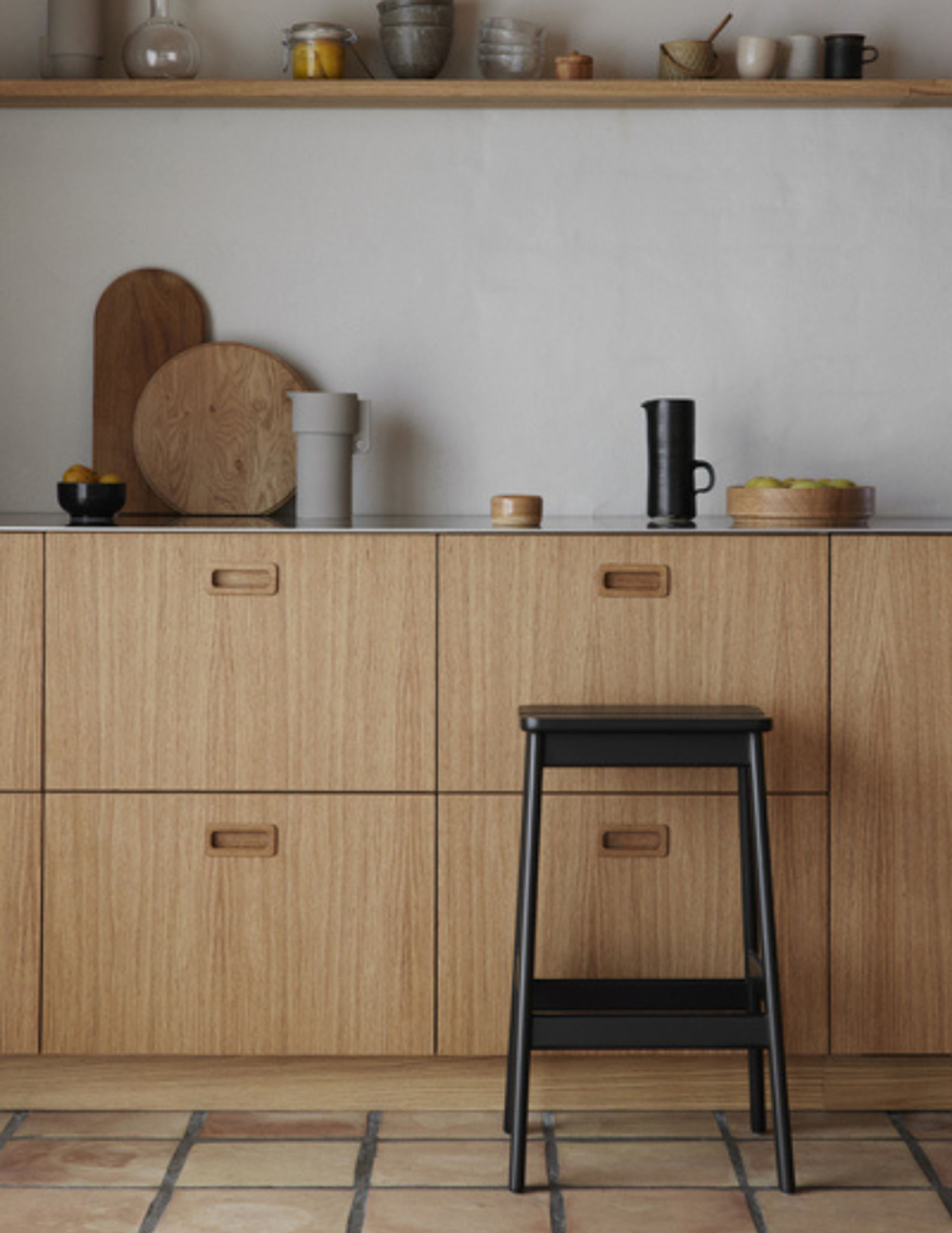 Form & Refine - Bar stool - Form & Refine - Angle Bar Stool - Beech - 65