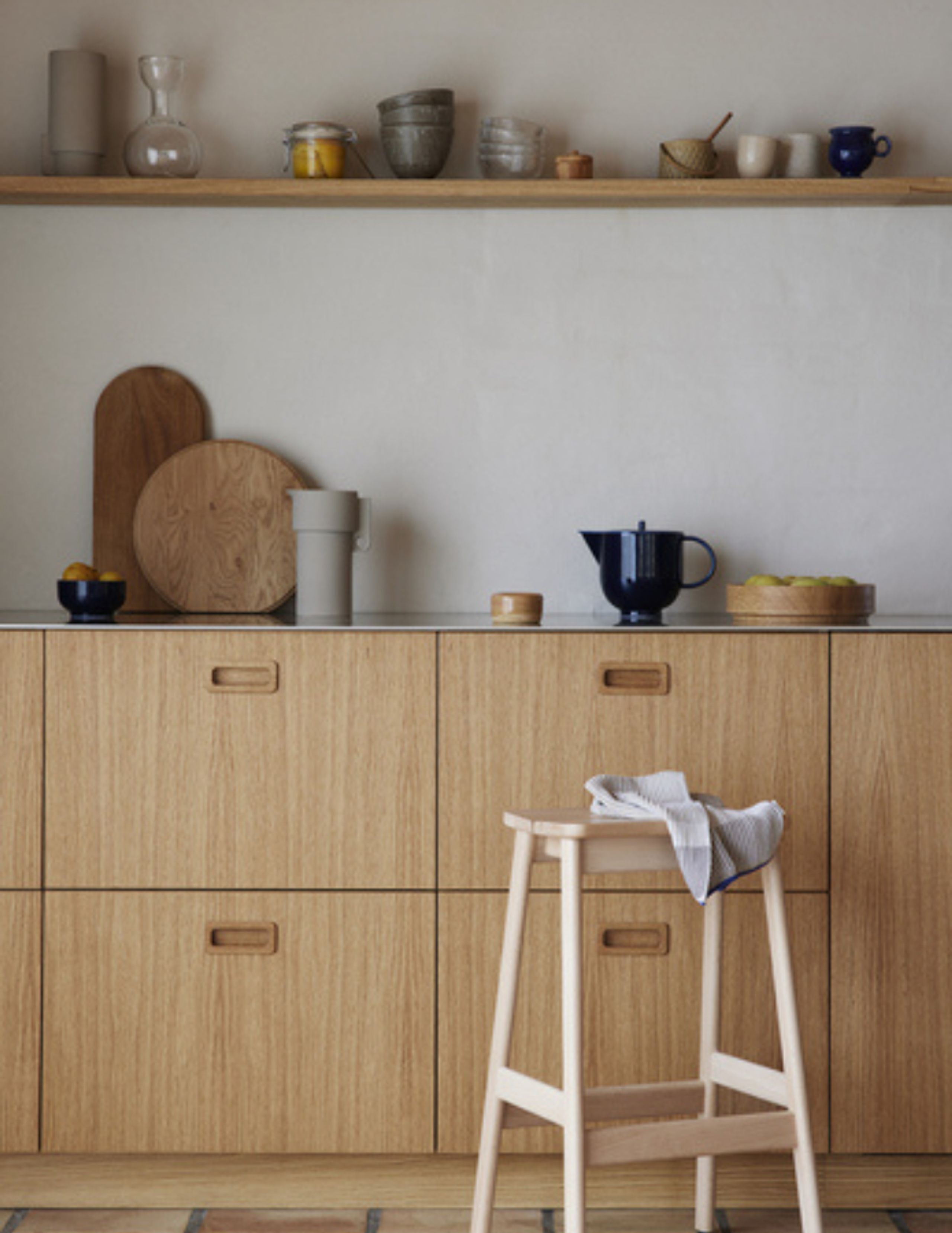 Form & Refine - Bar stool - Form & Refine - Angle Bar Stool - Beech - 65