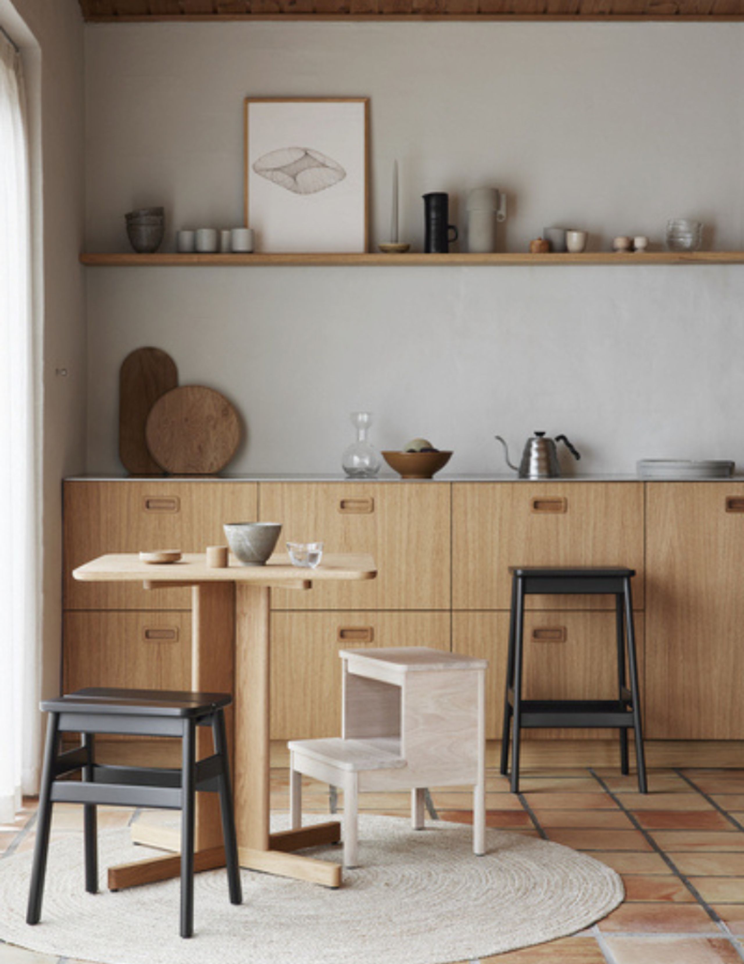 Form & Refine - Stolička - Angle Standard Stool 45 - Black Stained Beech