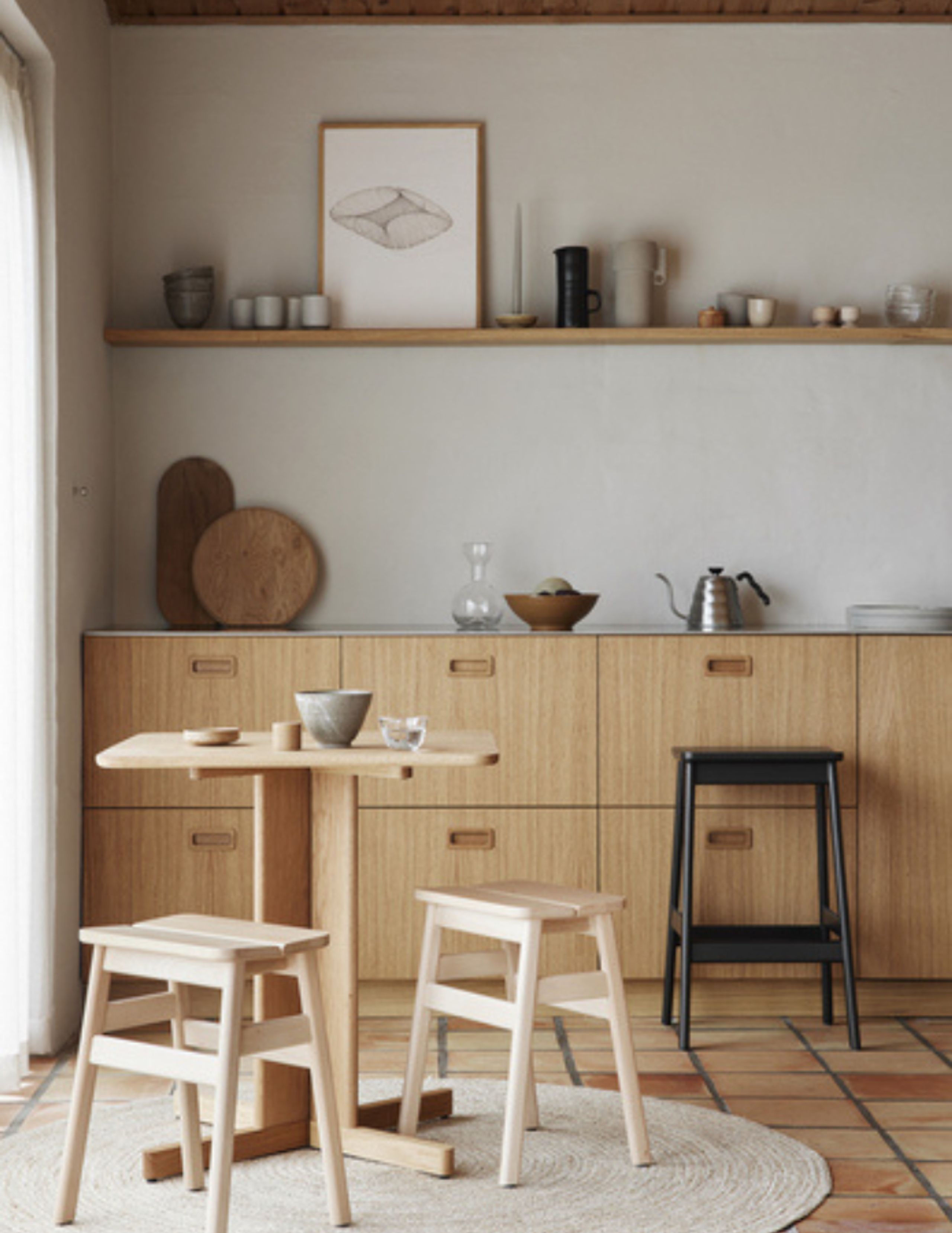 Form & Refine - Stolička - Angle Standard Stool 45 - Black Stained Beech