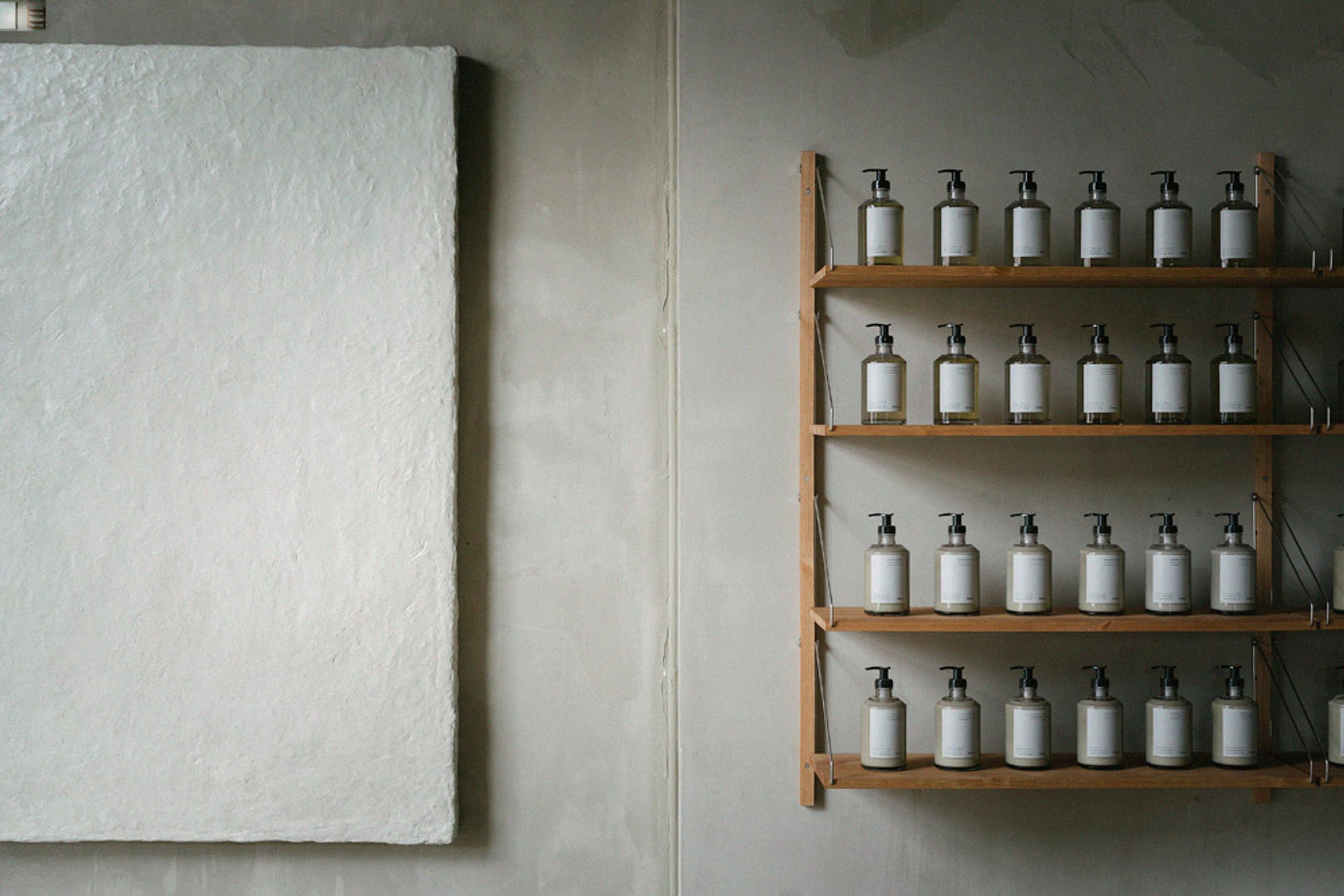 FRAMA - Display - Shelf Library H1148 / Single Section - Dark Oiled Oak