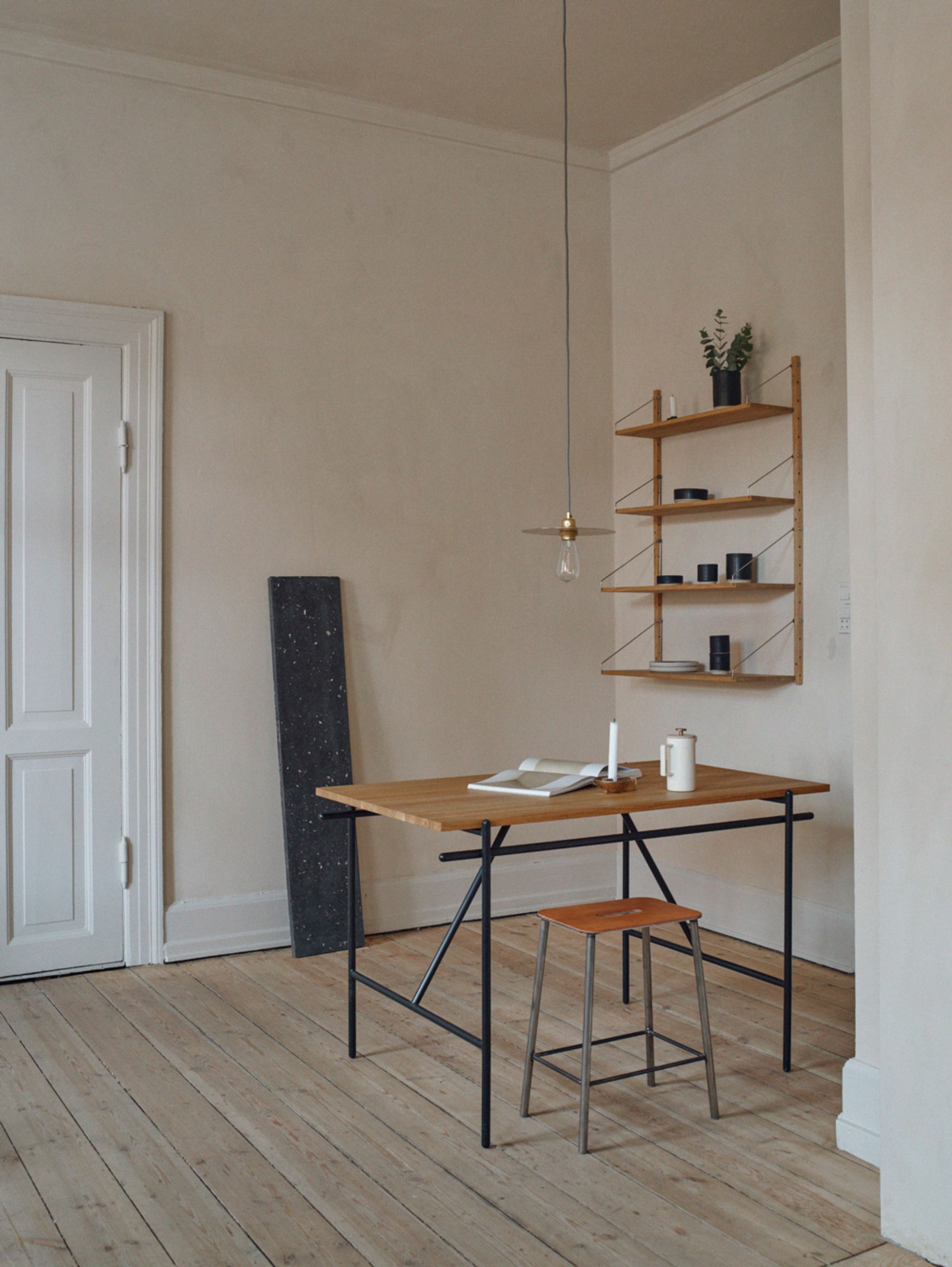 FRAMA - Display - Shelf Library H1148 / Single Section - Dark Oiled Oak