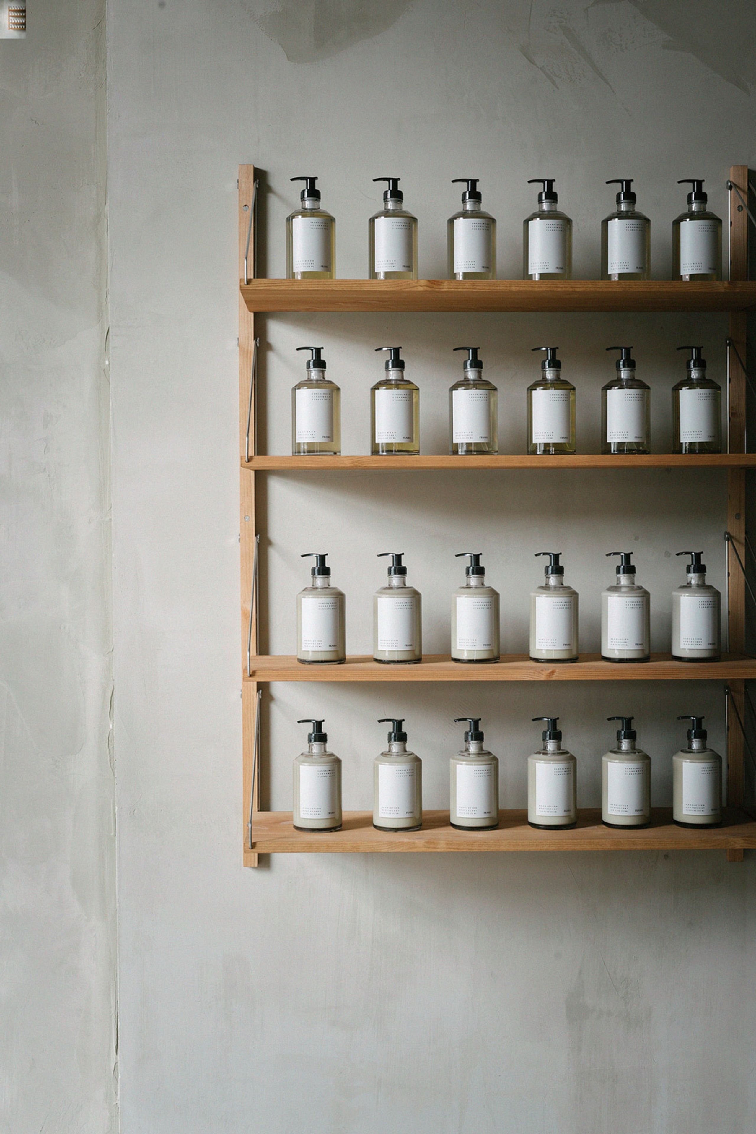 FRAMA - Display - Shelf Library H1148 / Single Section - Dark Oiled Oak