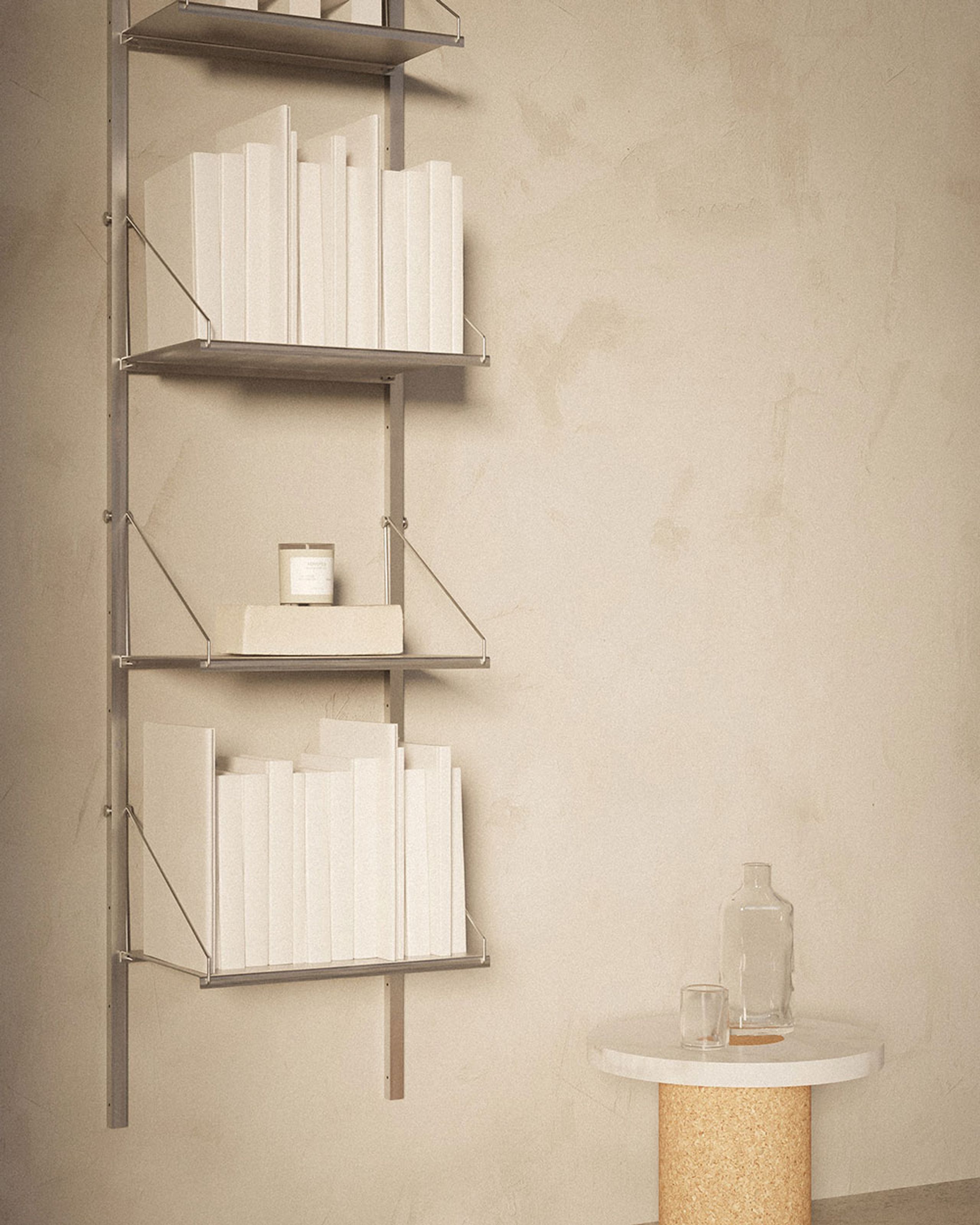 FRAMA - Shelving system - Shelf Library H1852 / W40 Section - Natural Oak