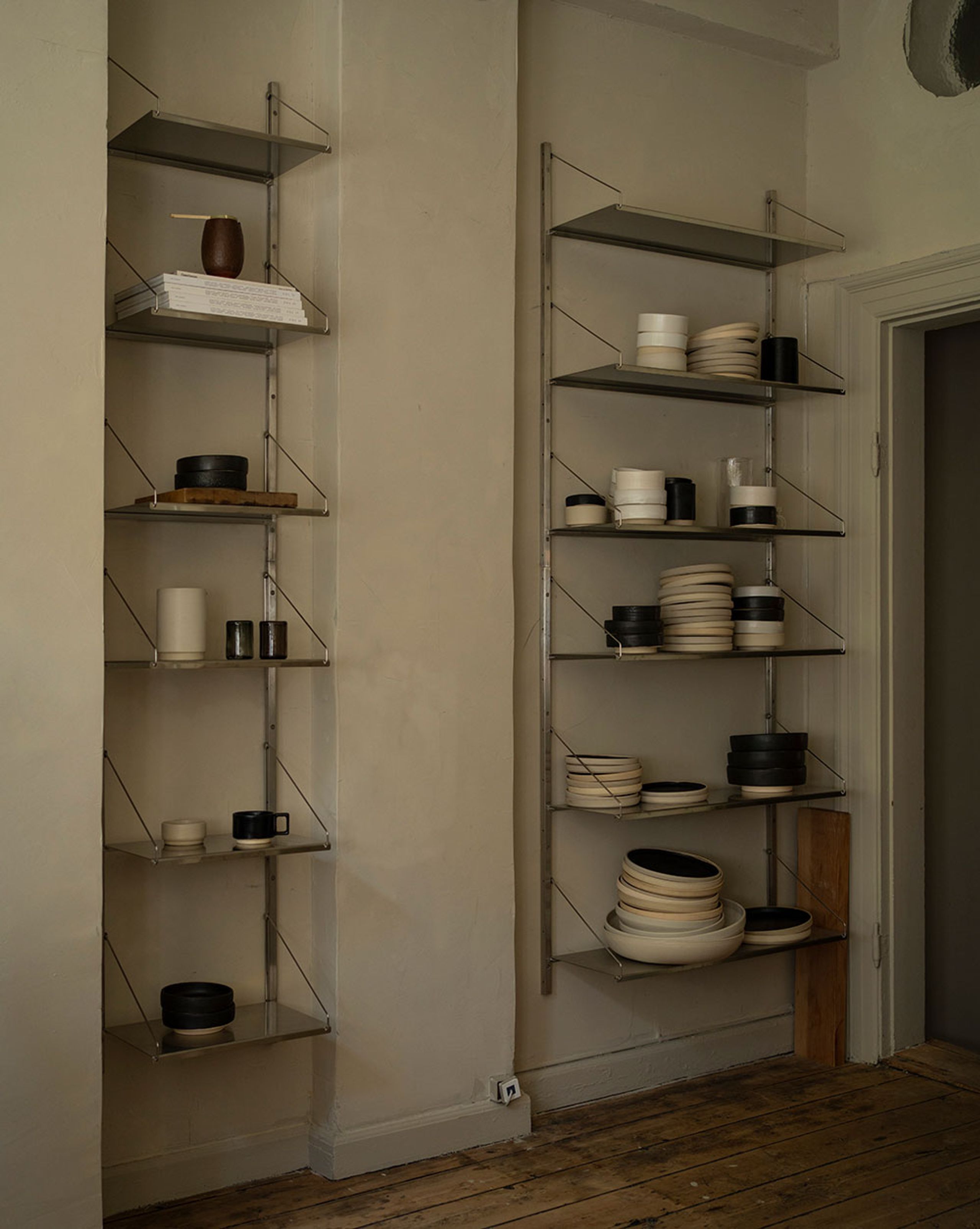 FRAMA - Shelving system - Shelf Library H1852 / W40 Section - Natural Oak