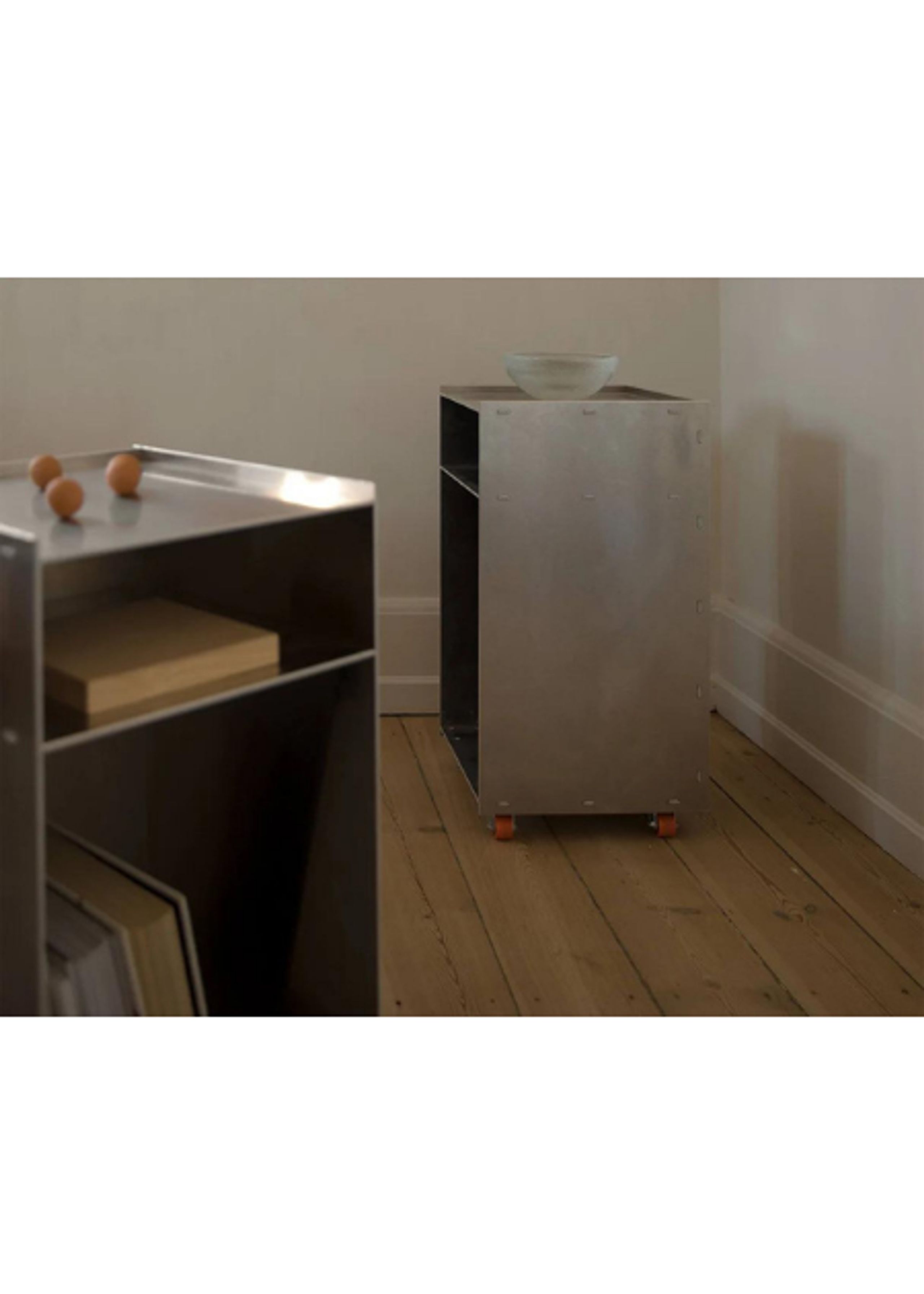 FRAMA - Table d'appoint - Rivet Cart - Aluminium