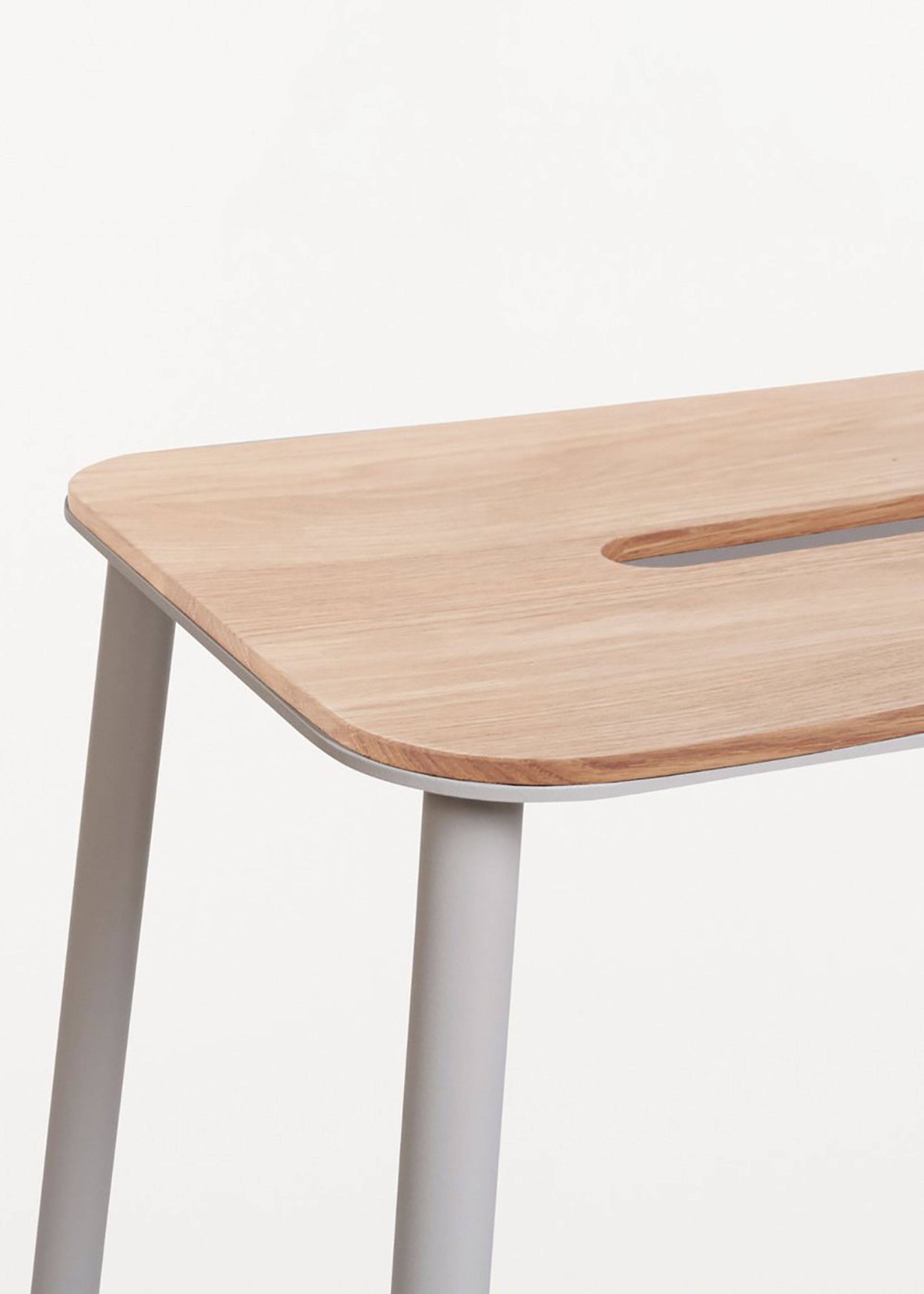 FRAMA - Skammel - Adam Stool H50 - Oak / Grey