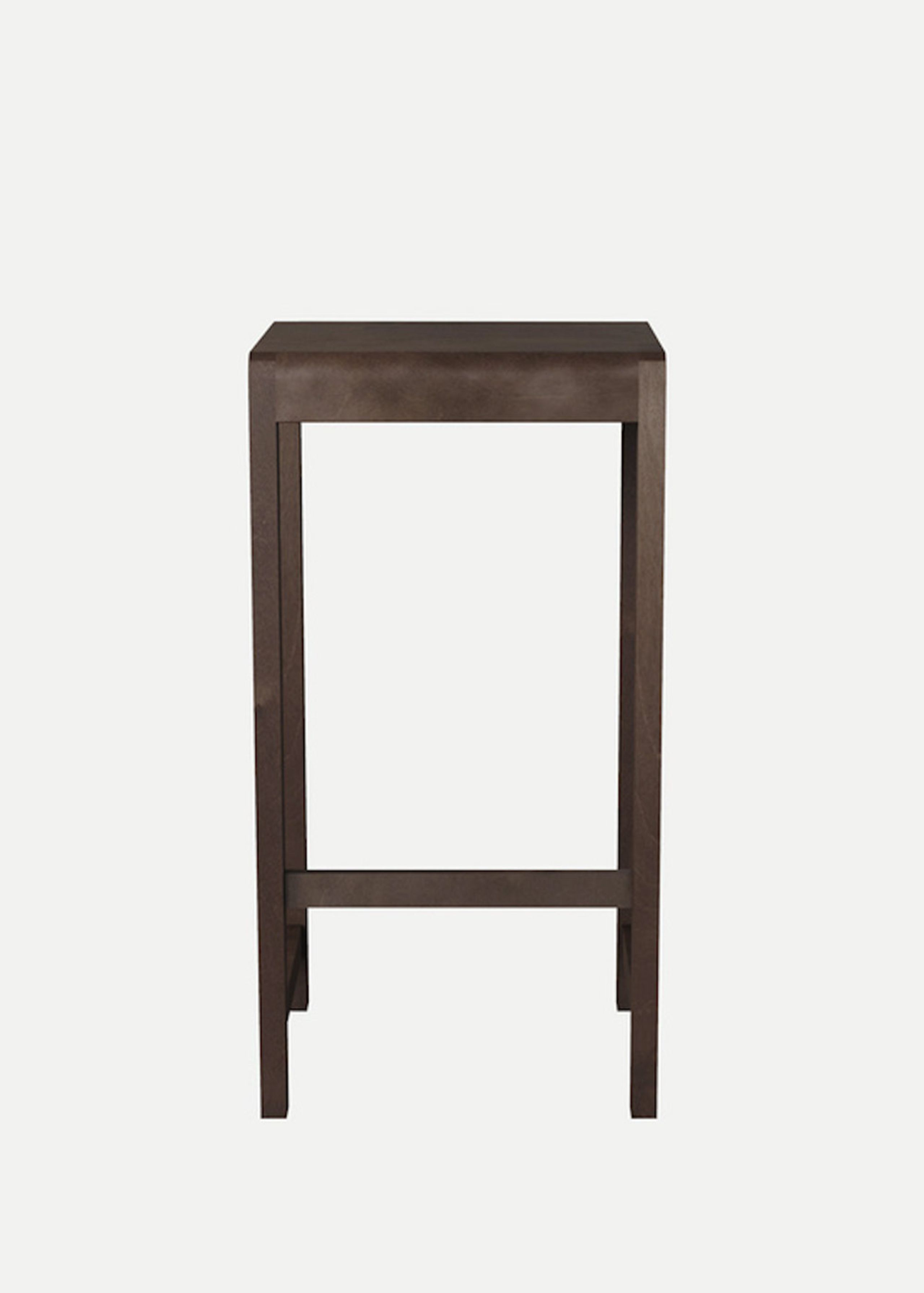FRAMA - Skammel - 01 stool - Dark Wood - H76