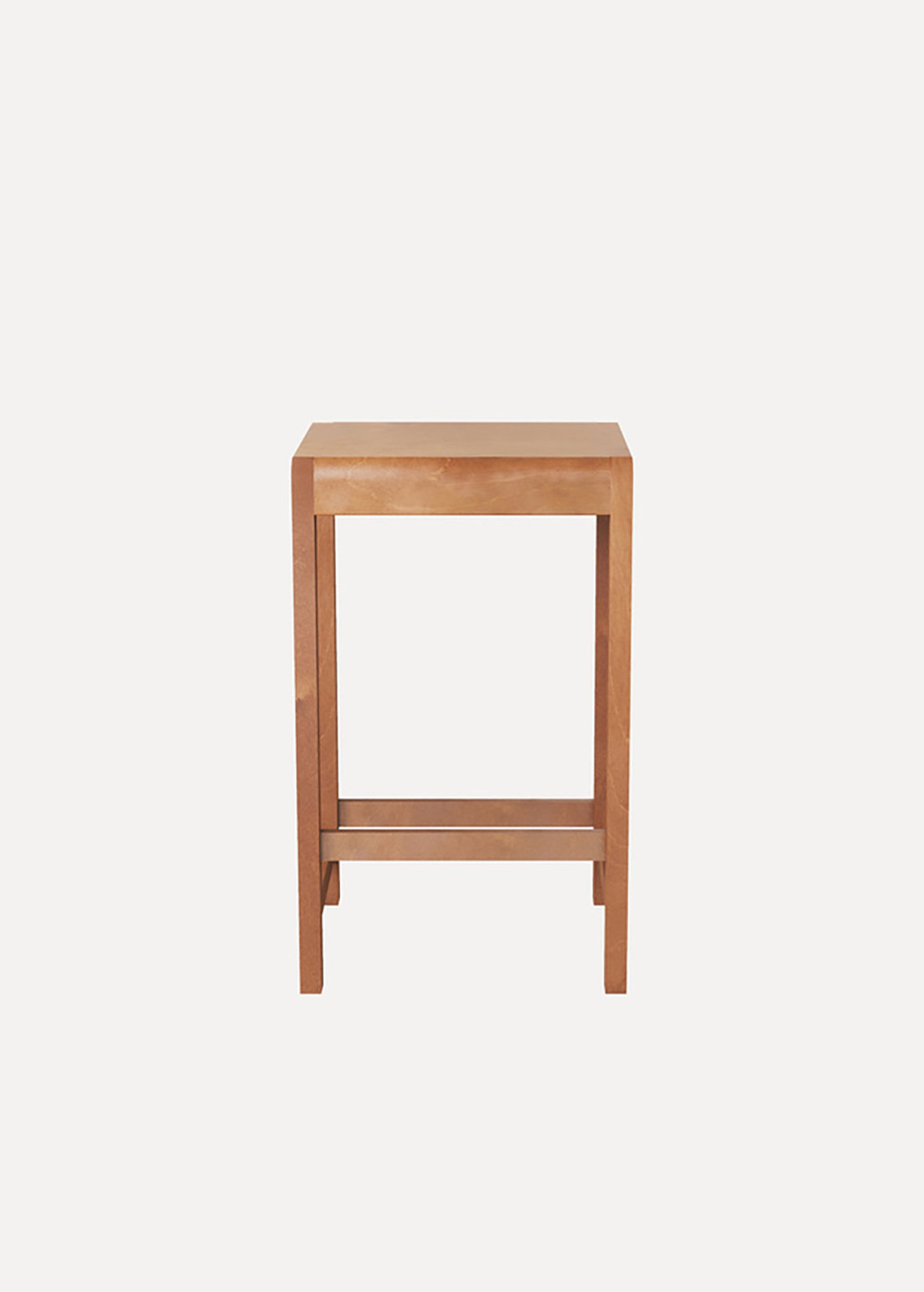 FRAMA - Hocker - 01 stool - Warm Brown Wood - H65
