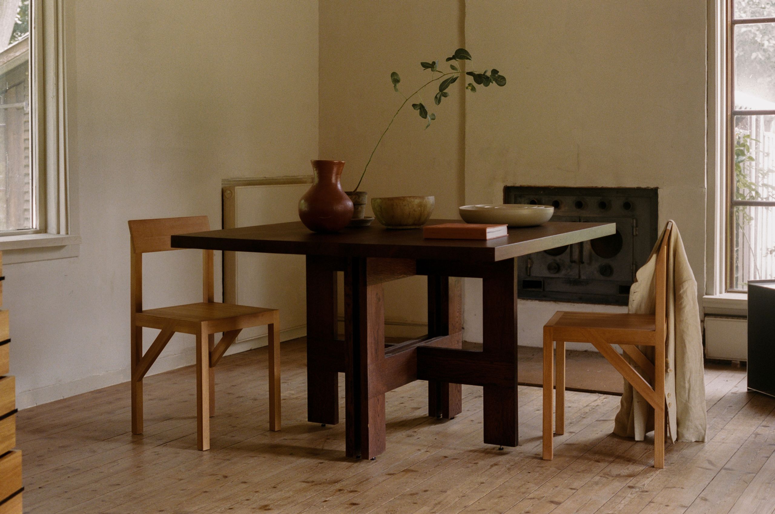FRAMA - Jídelní stůl - Farmhouse Trestle Table / Square - Dark Oak