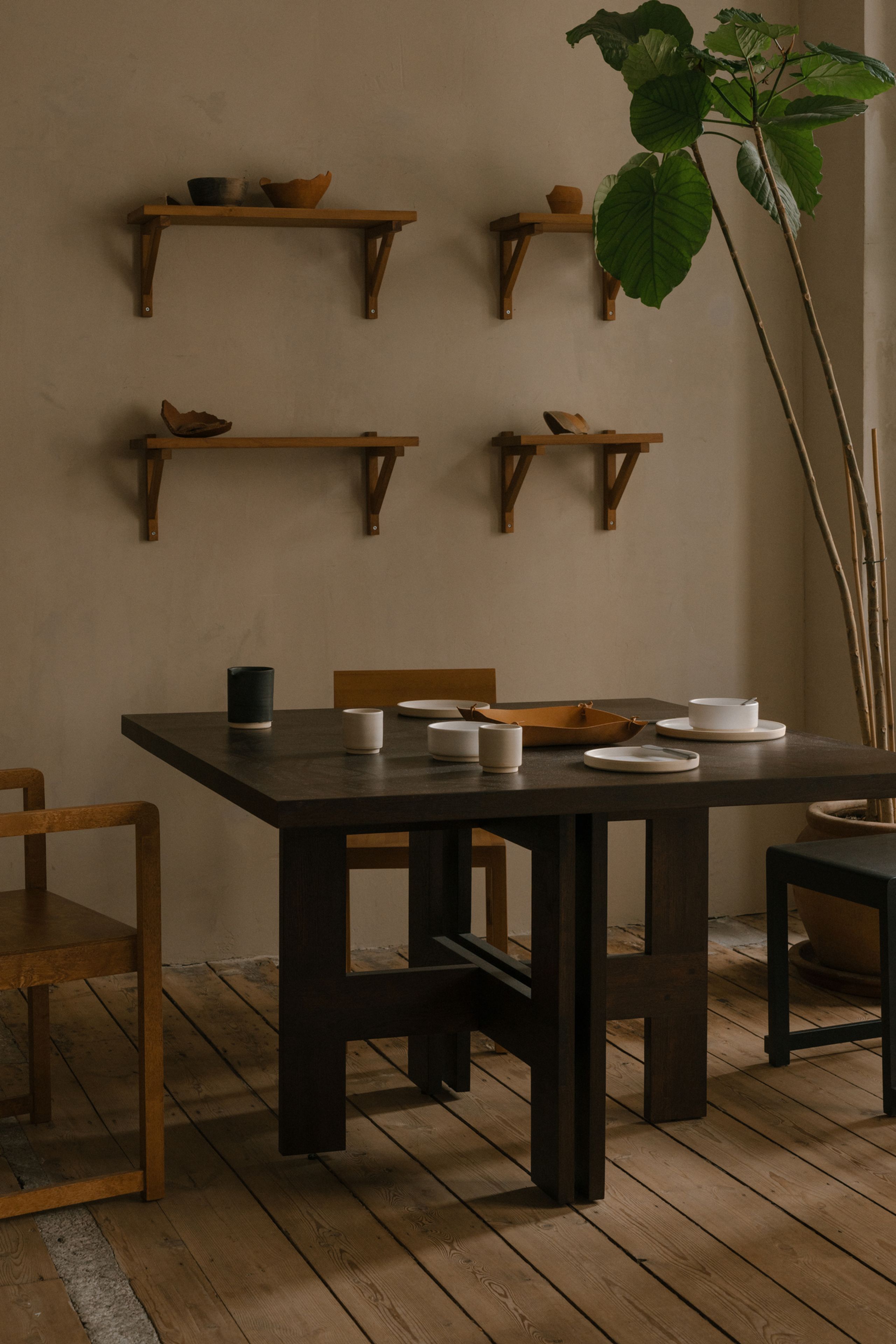 FRAMA - Jídelní stůl - Farmhouse Trestle Table / Square - Dark Oak