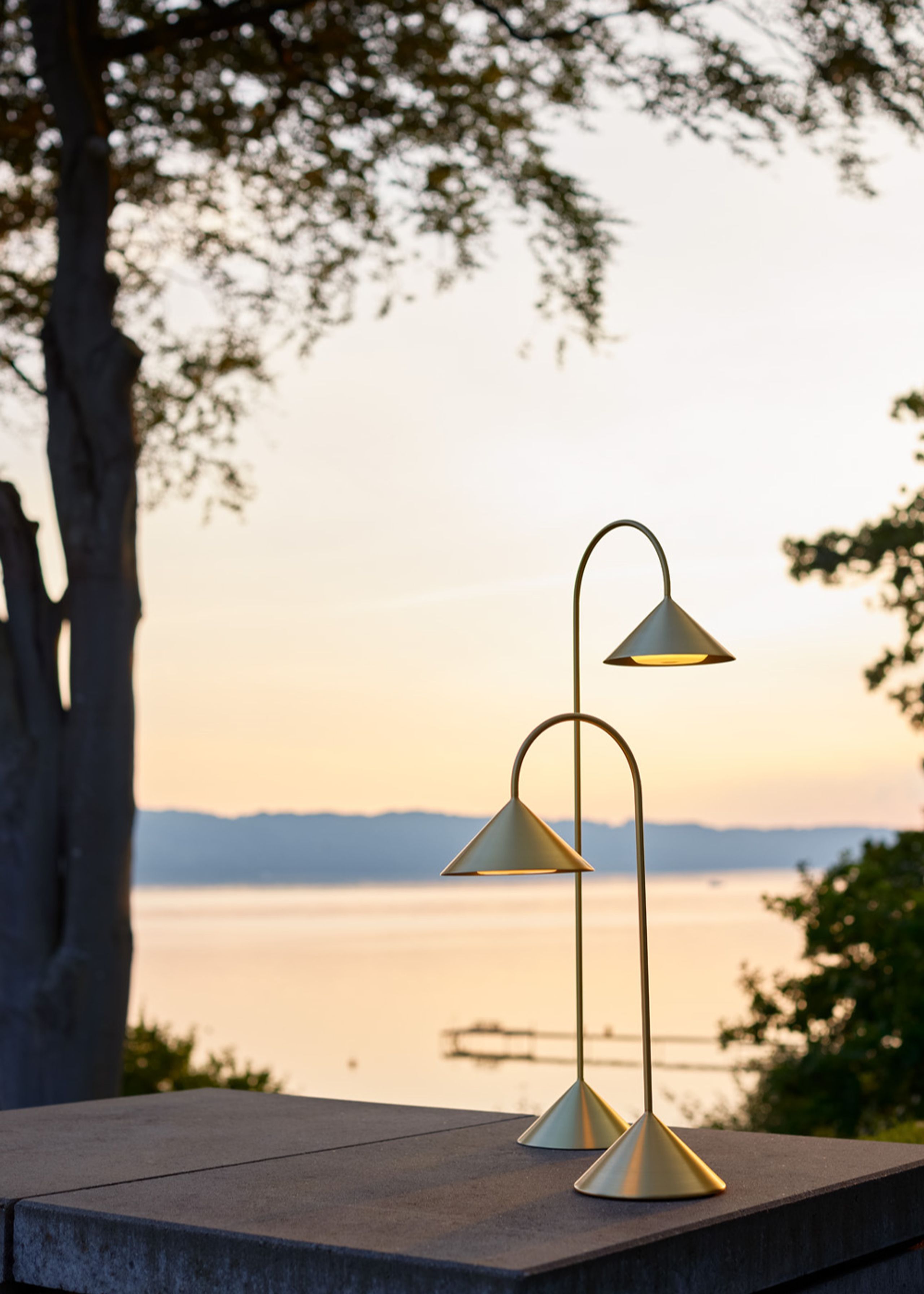 Frandsen - Prenosná lampa - Grasp Portable - Solid Brass - H72