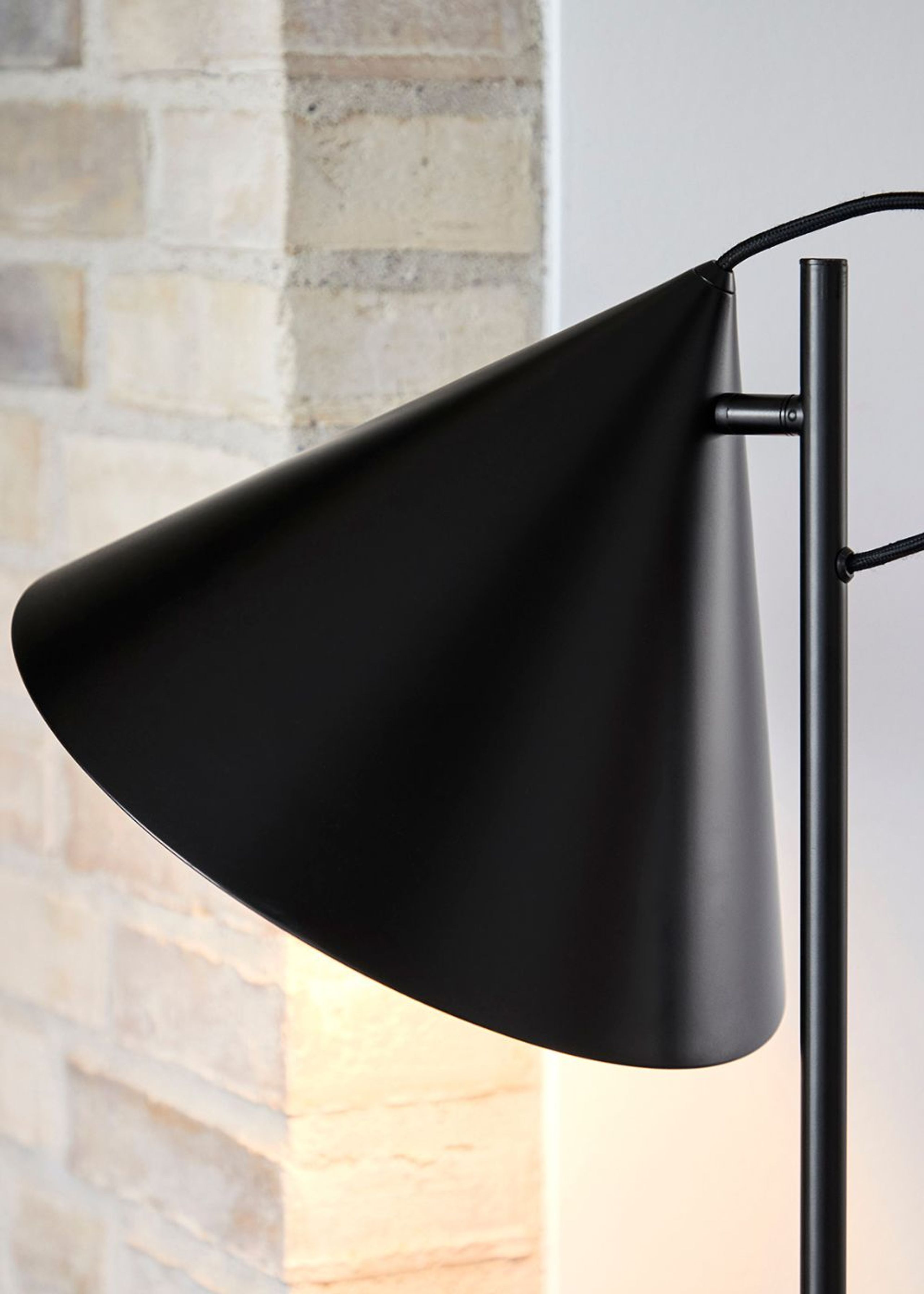 Frandsen - Stehlampe - Benjamin Floor Lamp - Black/Matt