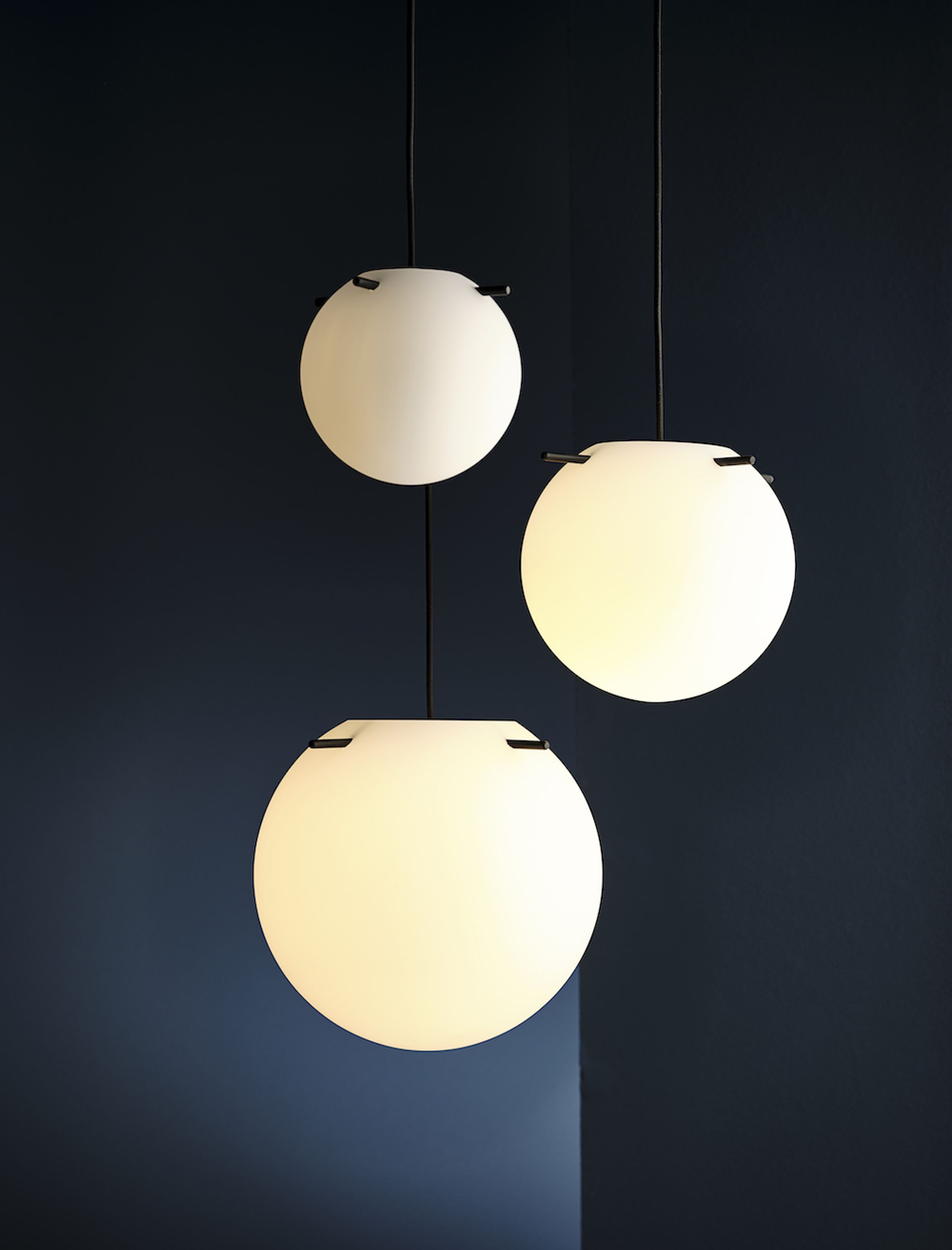 Frandsen - Pendant lamp - Koi Pendant - Opal White/Black Sticks