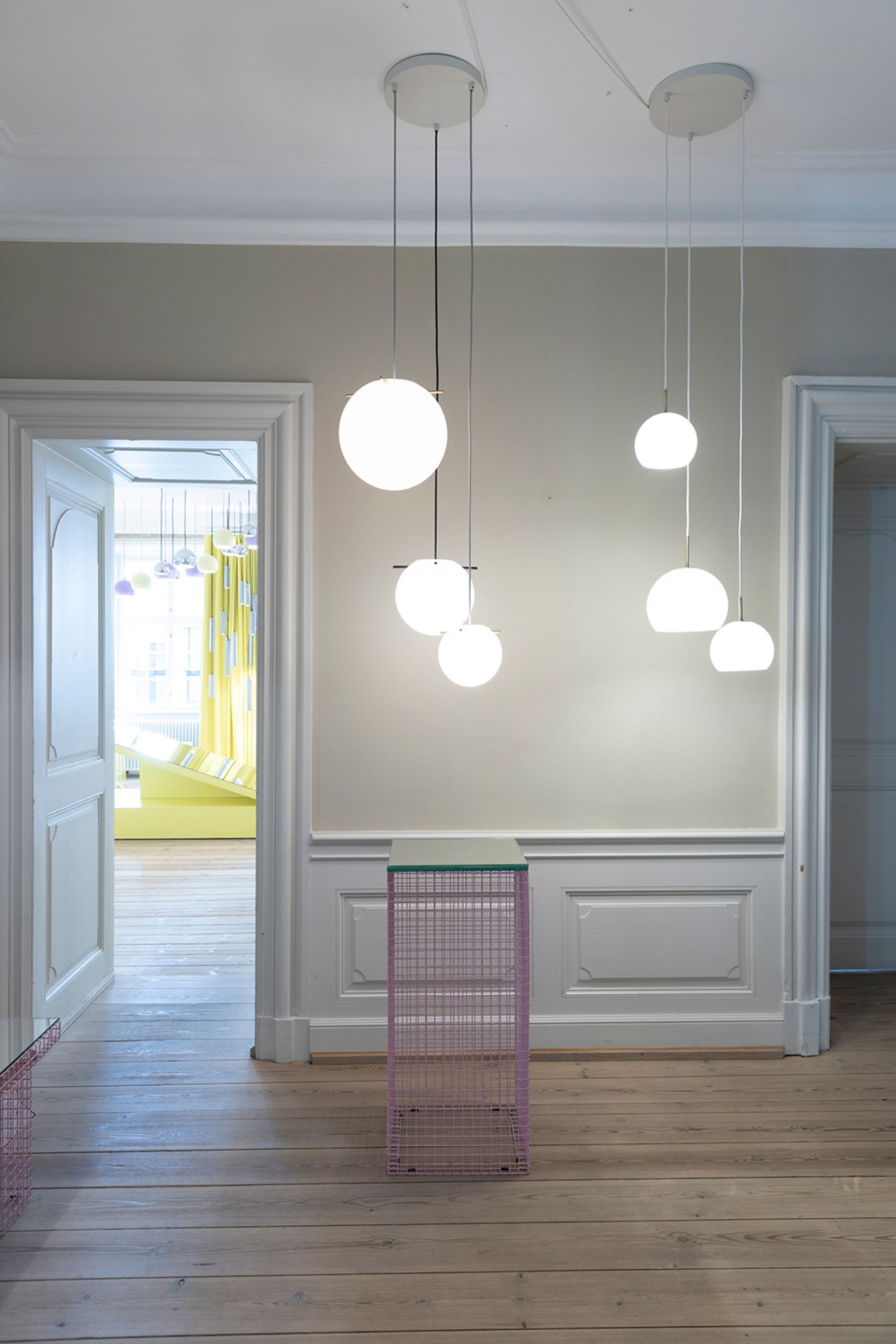 Frandsen - Pendant lamp - Koi Pendant - Opal White/Black Sticks