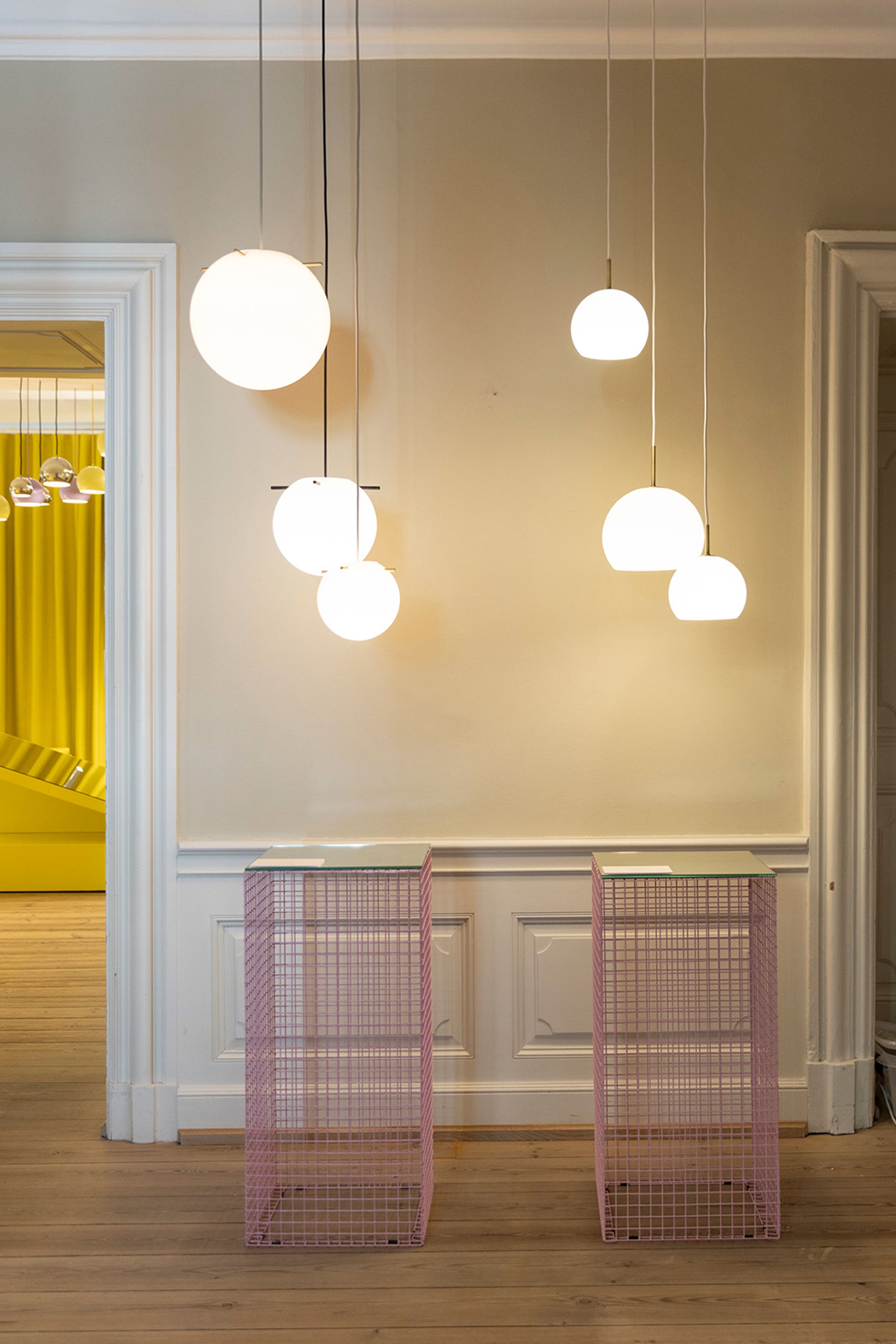 Frandsen - Pendant lamp - Koi Pendant - Opal White/Black Sticks