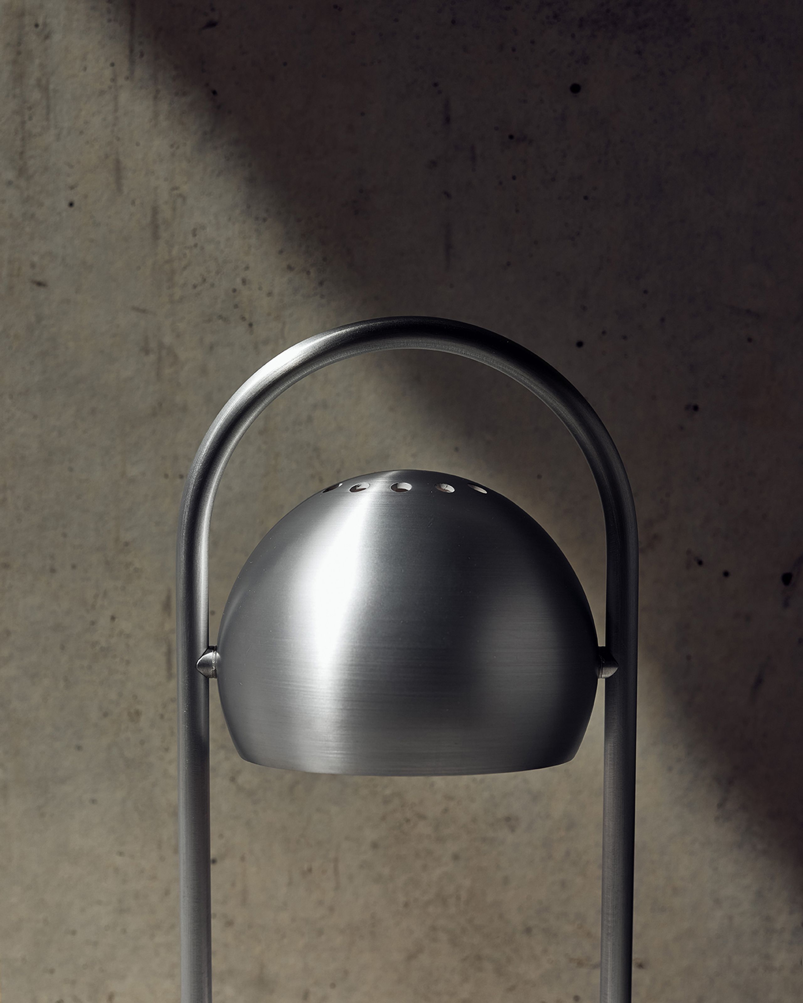 Frandsen - Lampe portable - Ball Portable Table Lamp - Brushed Aluminium