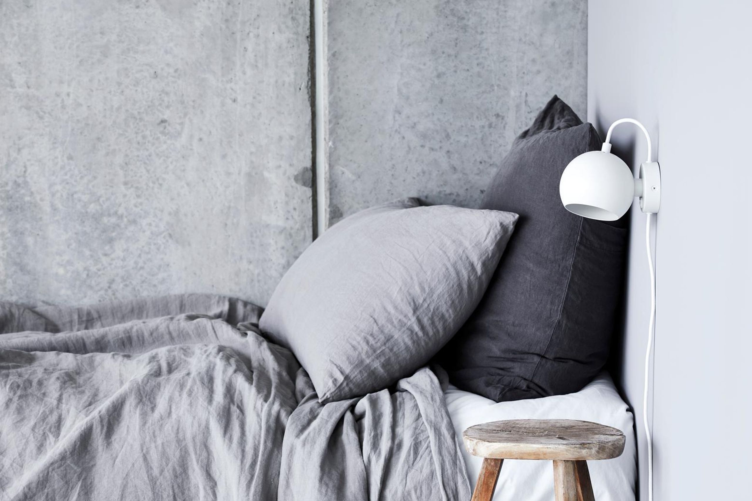 Frandsen - Wall lamp - Ball Wall Lamp - White / Matt