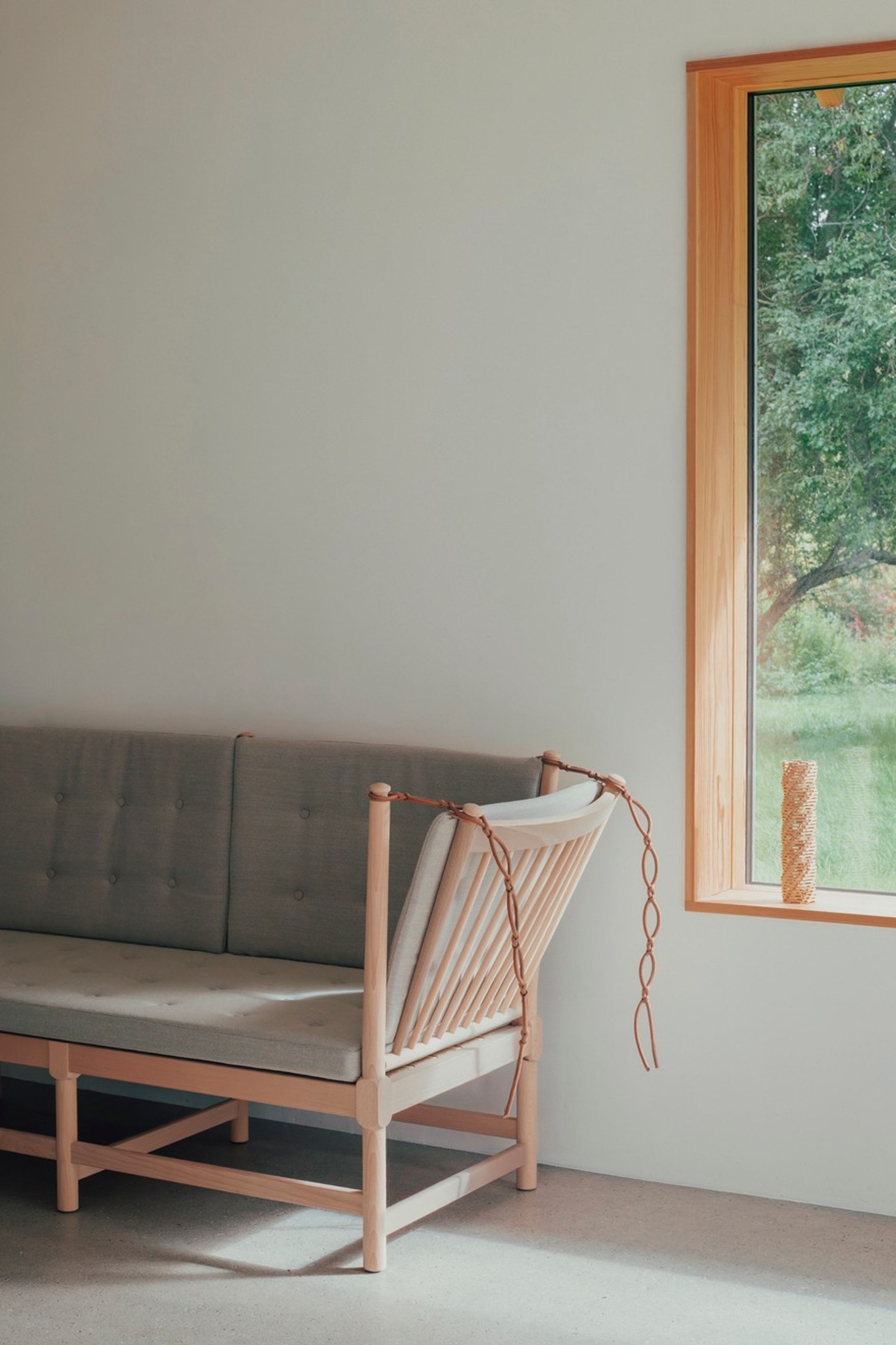 Fredericia Furniture - 2 Personers Sofa - 1789 Tremmesofa 80-års Jubilæumsvariant af Børge Mogensen - Bøg Chestnut brown, FSC Mix 70%, Steelcut Beat 0335, Med knapper, Højre