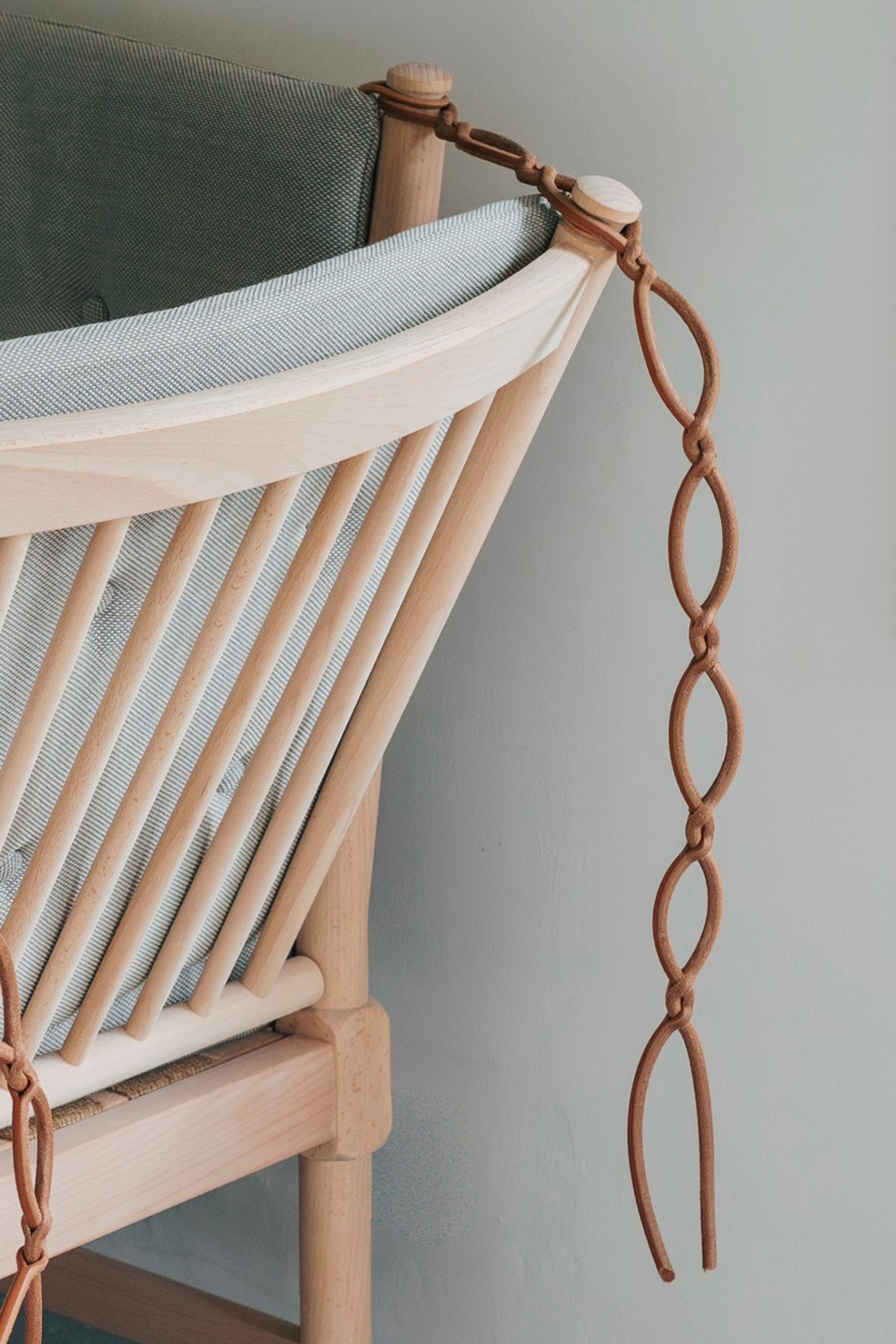 Fredericia Furniture - 2 Personers Sofa - 1789 Tremmesofa 80-års Jubilæumsvariant af Børge Mogensen - Bøg Chestnut brown, FSC Mix 70%, Steelcut Beat 0335, Med knapper, Højre