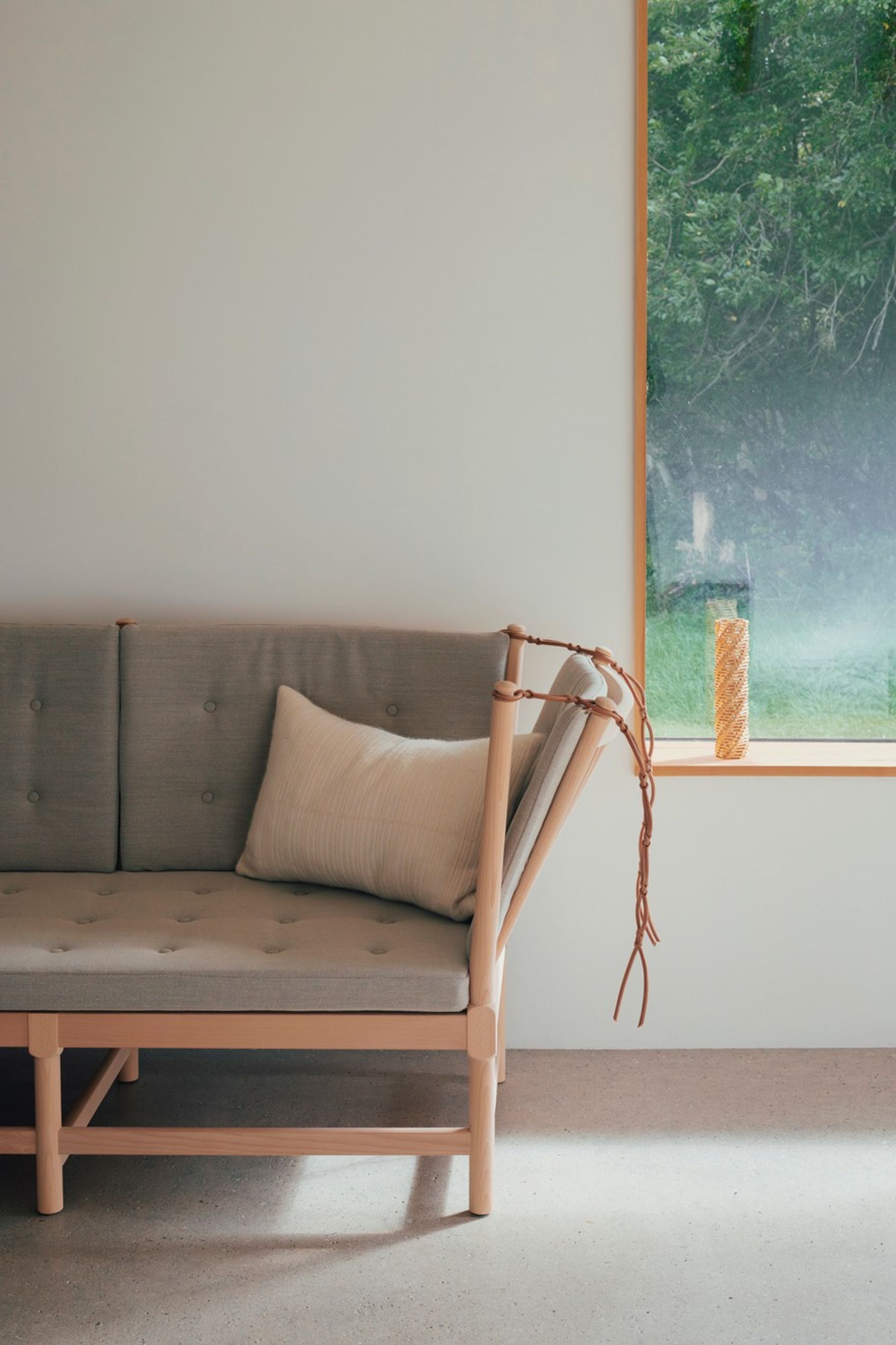 Fredericia Furniture - 2 Personers Sofa - 1789 Tremmesofa 80-års Jubilæumsvariant af Børge Mogensen - Bøg Chestnut brown, FSC Mix 70%, Steelcut Beat 0335, Med knapper, Højre