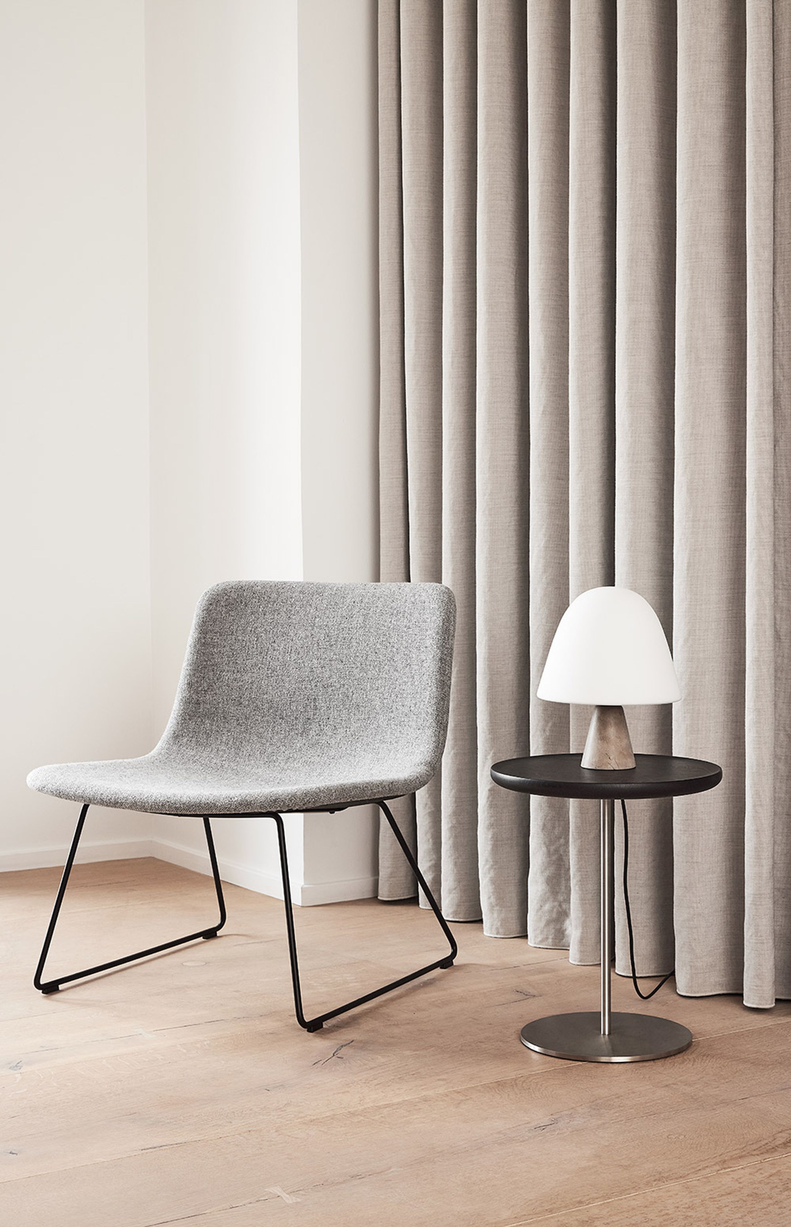 Fredericia Furniture - Conseil d'administration - Pal Side Table 6751 by Keiji Takeuchi - Black Lacquered Oak / Black