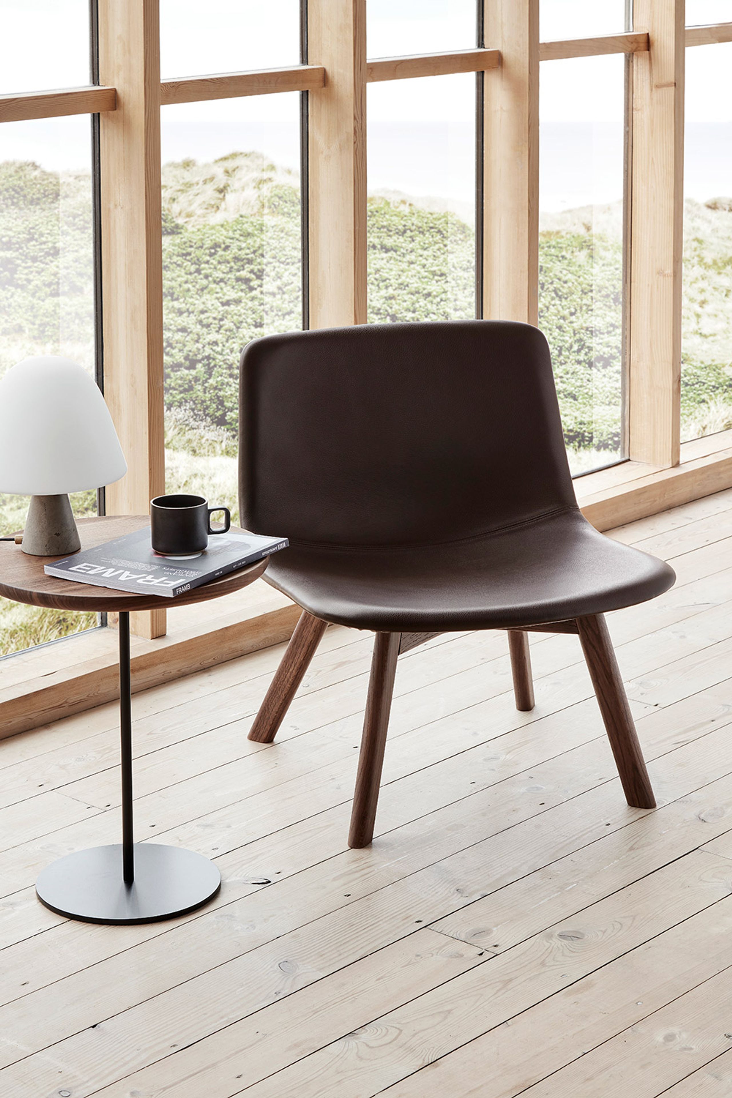 Fredericia Furniture - Conseil d'administration - Pal Side Table 6751 by Keiji Takeuchi - Black Lacquered Oak / Black