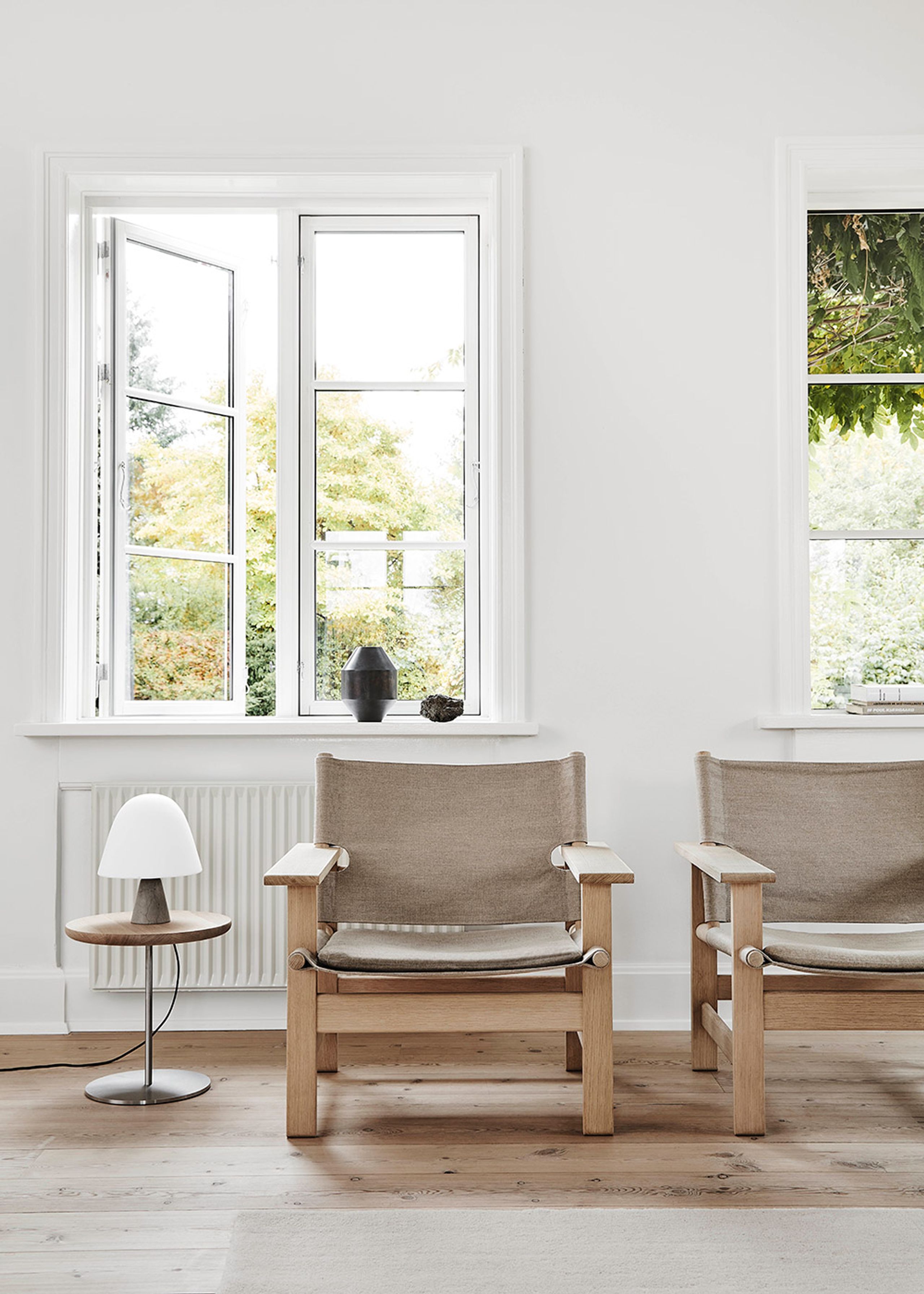 Fredericia Furniture - Conseil d'administration - Pal Side Table 6751 by Keiji Takeuchi - Black Lacquered Oak / Black