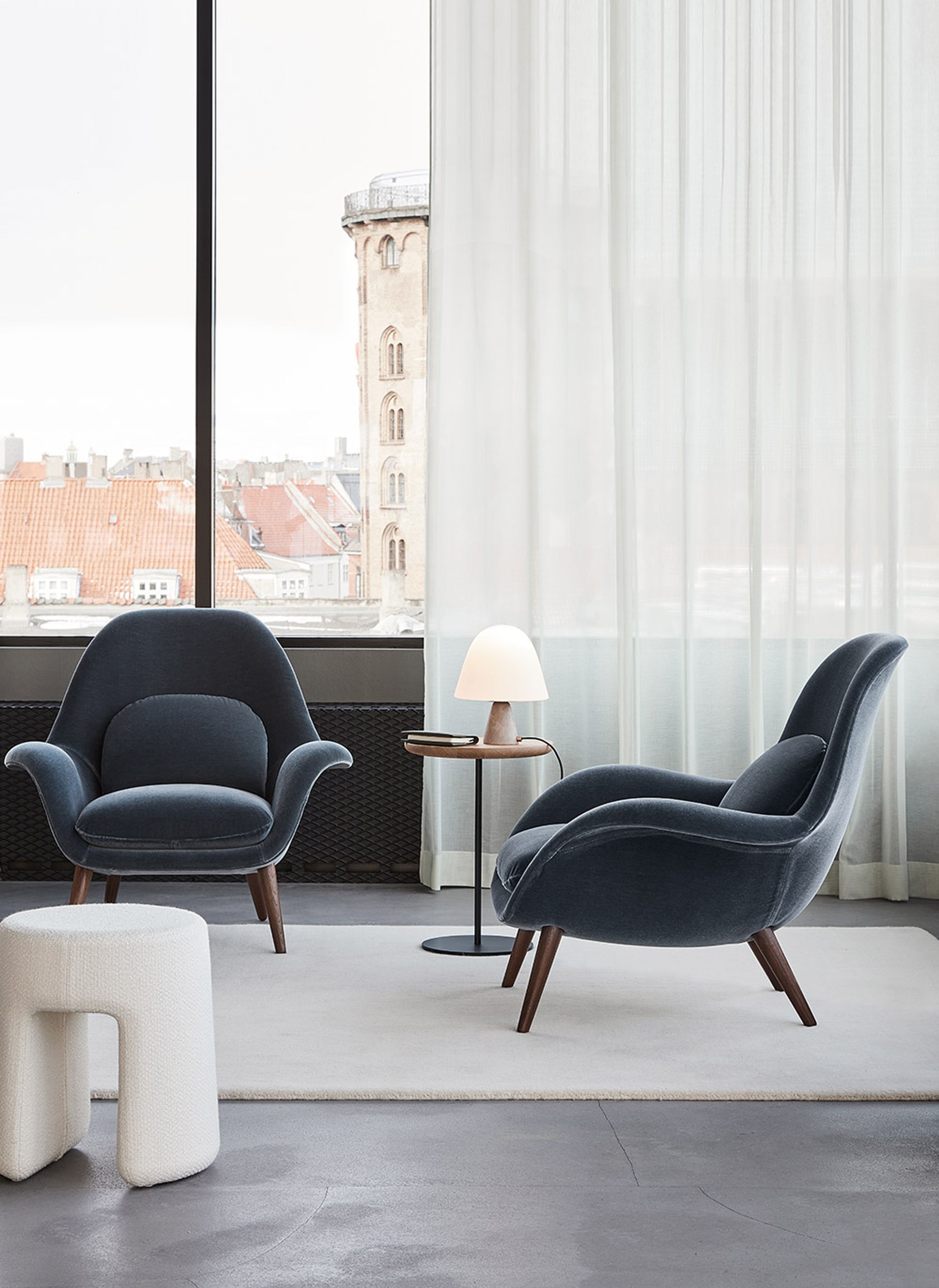 Fredericia Furniture - Conseil d'administration - Pal Side Table 6751 by Keiji Takeuchi - Black Lacquered Oak / Black