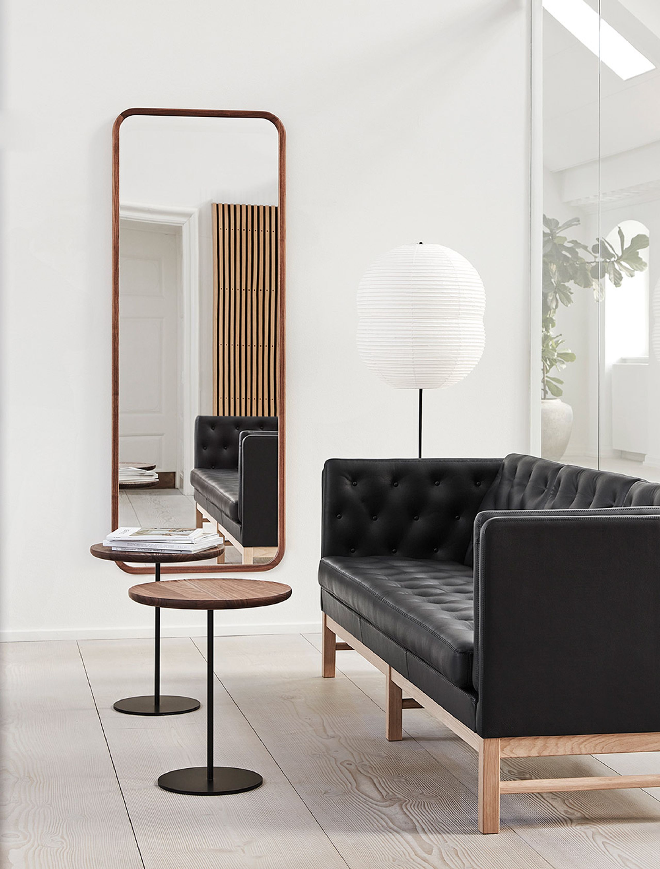 Fredericia Furniture - Table - Pal Side Table 6751 by Keiji Takeuchi - Black Lacquered Oak / Black