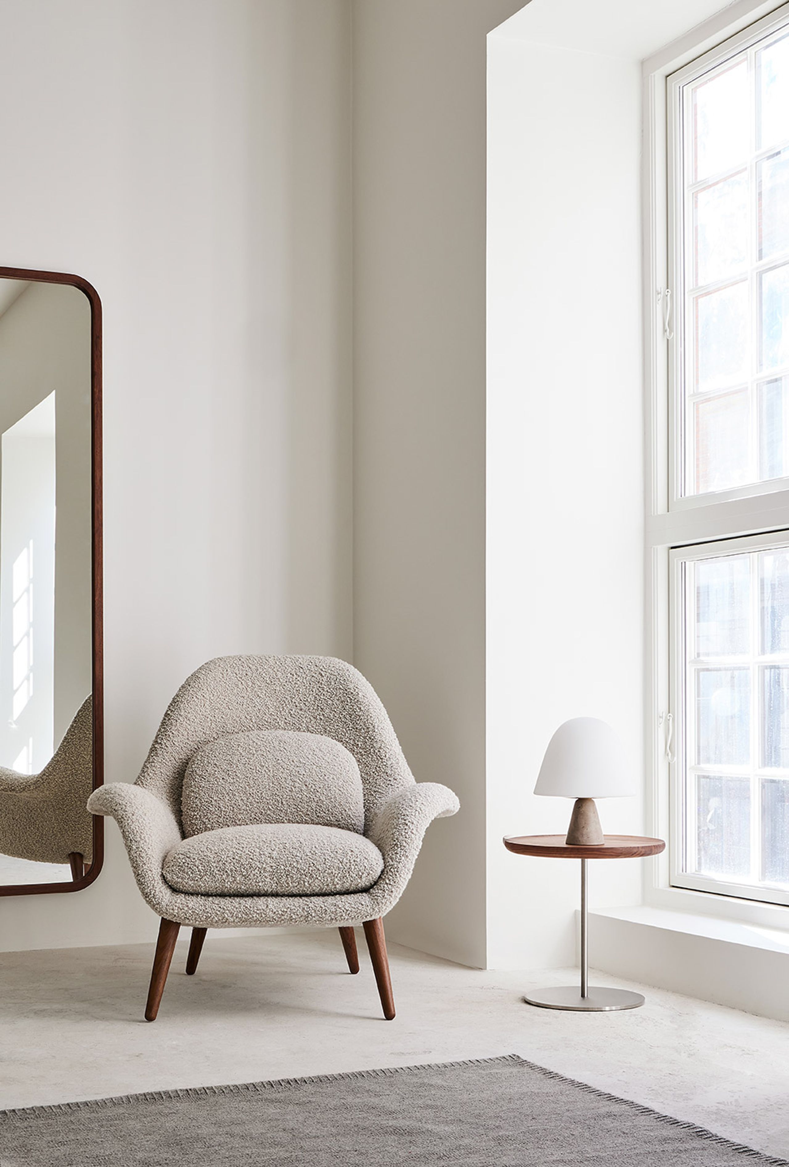 Fredericia Furniture - Tafellamp - Meadow Lamp 8115 by Space Copenhagen - Dark Atlantico Limestone / White Opal Glass