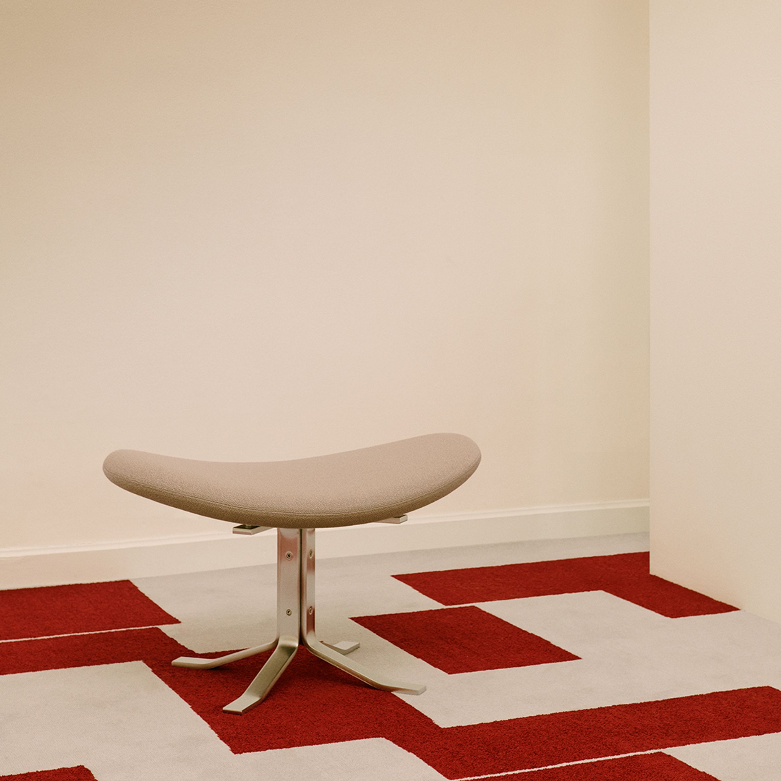 Fredericia Furniture - Sessel - Corona Chair 5000 by By Poul M. Volther - Vidar 932, Brushed Steel