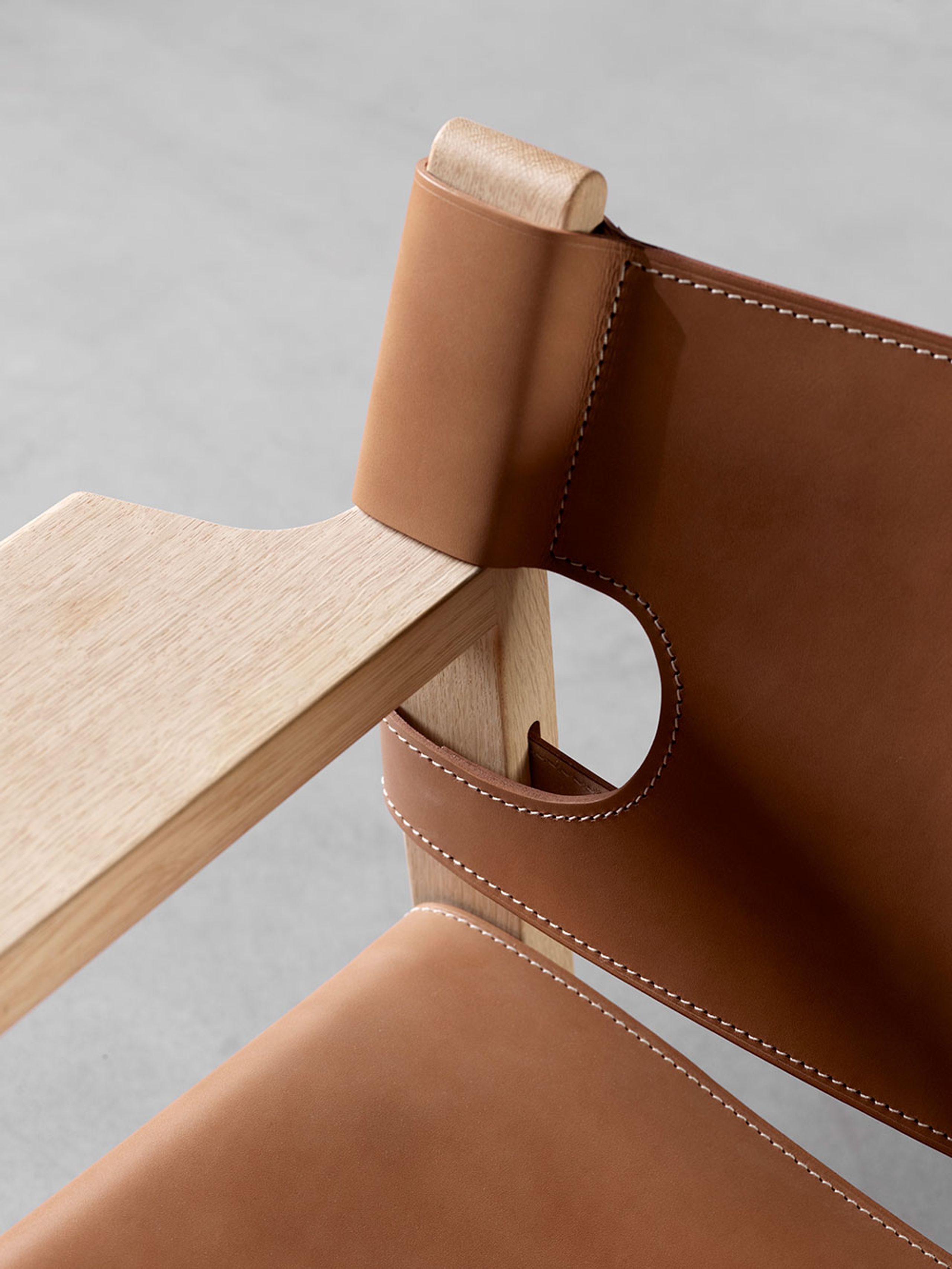 Fredericia Furniture - Lænestol - Den Spanske Stol 2226 by Børge Mogensen - Light Oiled Oak / Vegetable Tanned Natural Saddle Leather