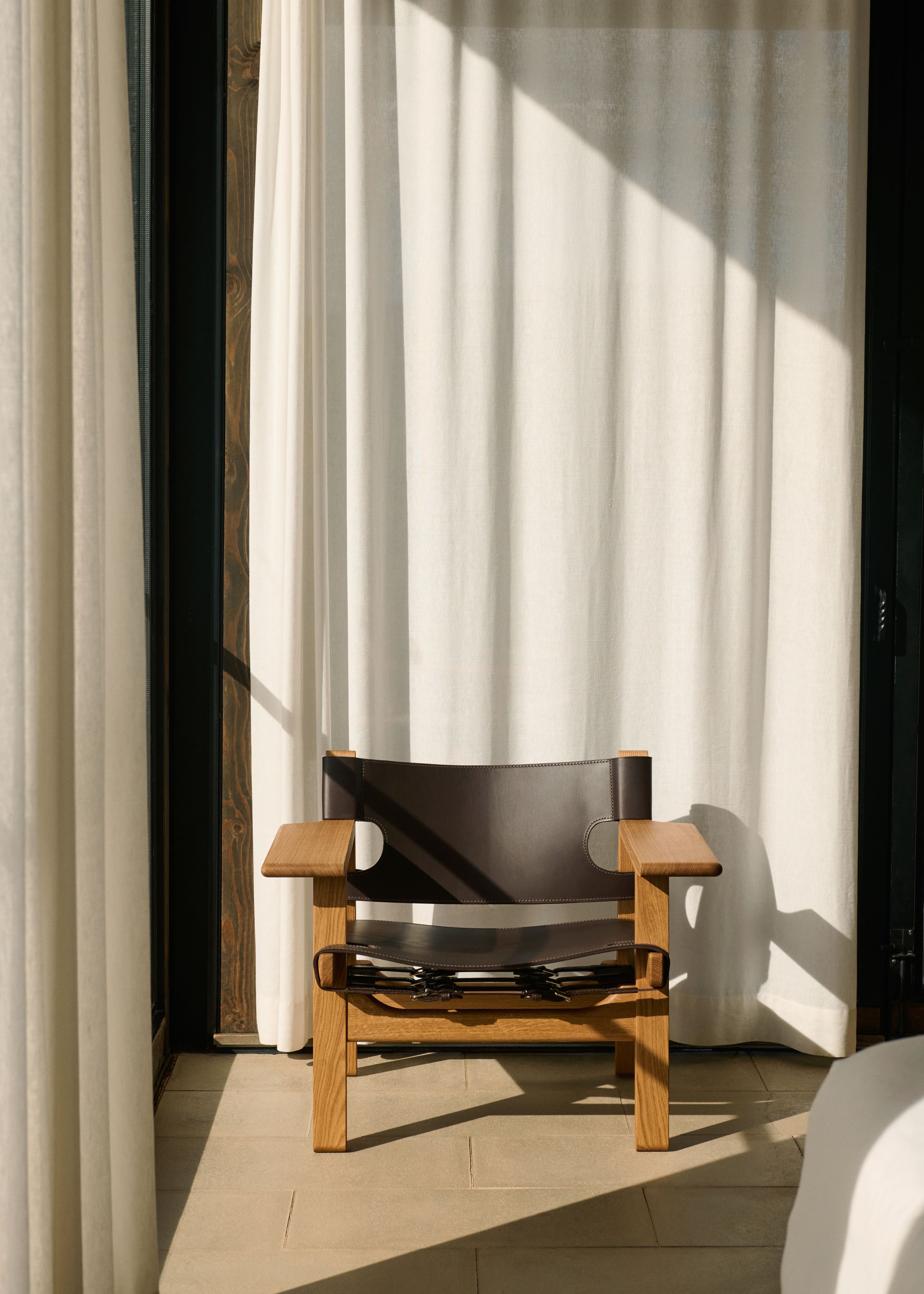 Fredericia Furniture - Lænestol - Den Spanske Stol 2226 by Børge Mogensen - Light Oiled Oak / Vegetable Tanned Natural Saddle Leather