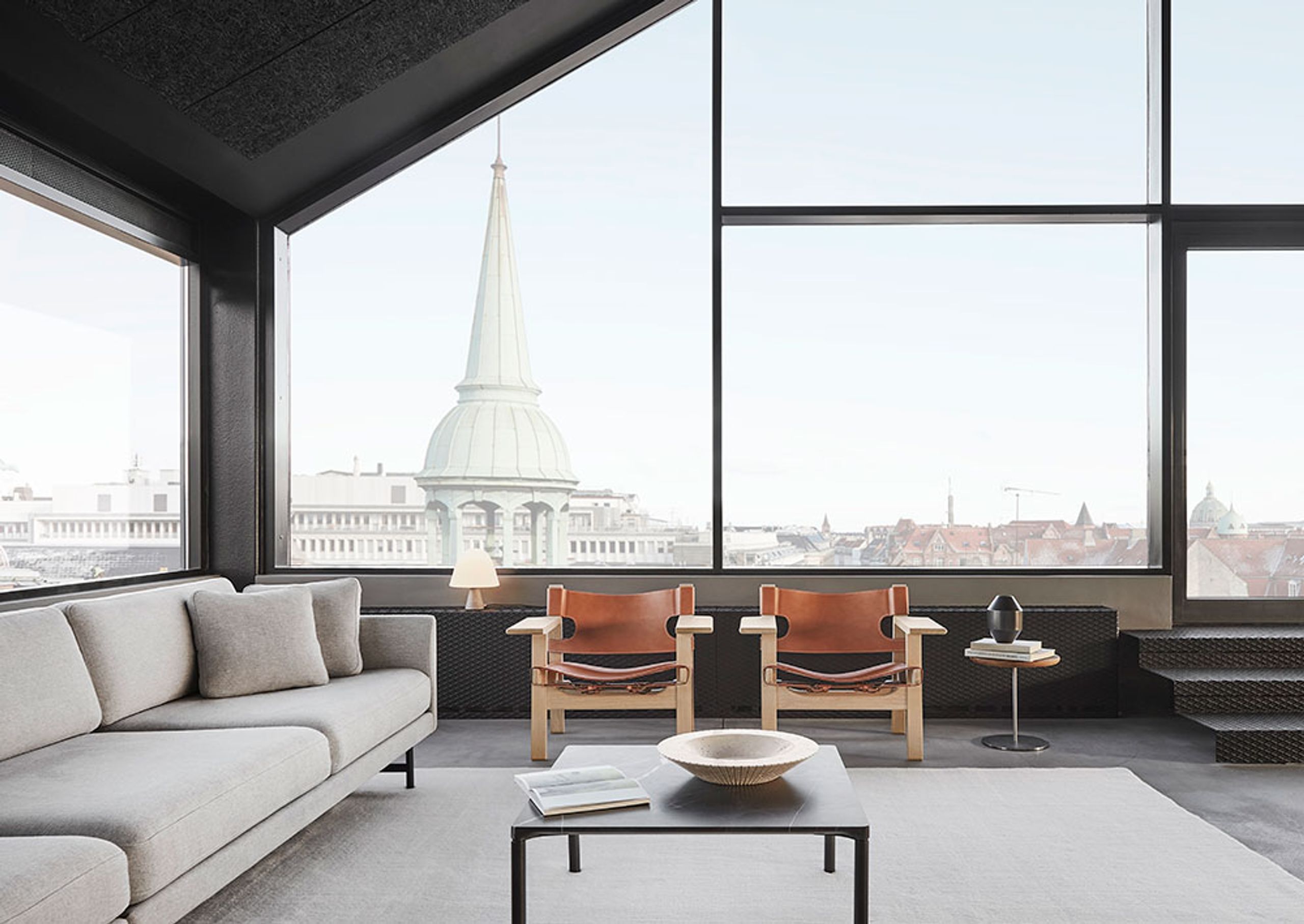 Fredericia Furniture - Armchair - The Spanish Chair 2226 by Børge Mogensen - Oiled Smoked Oak / Black Saddle Leather