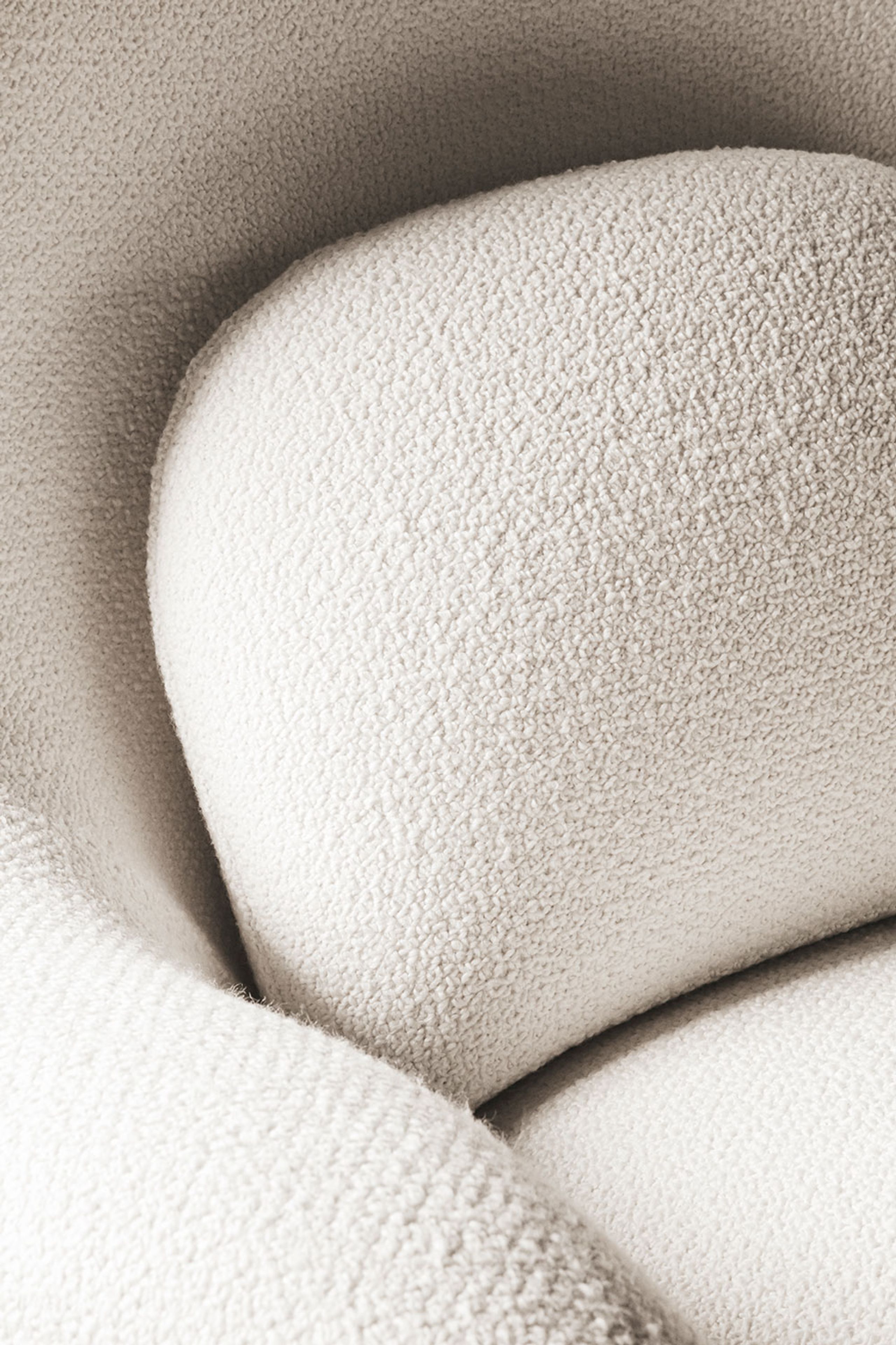 Fredericia Furniture - Armchair - Swoon Lounge Petit Chair 1774 by Space Copenhagen - Hallingdal 130 / Oiled Oak