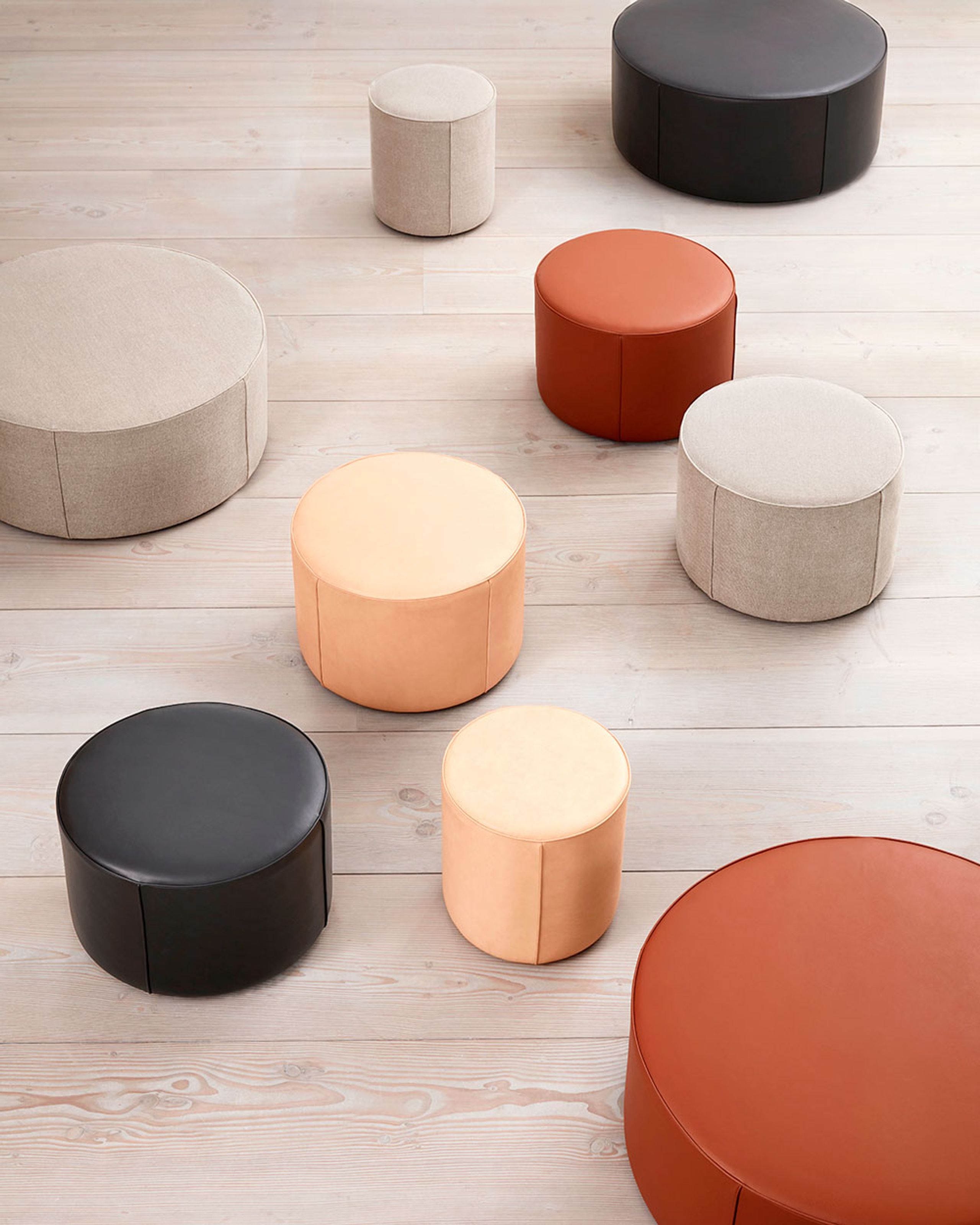 Fredericia Furniture - Pouf - Mono Pouf 7423 by Due & Trampedach - Vegeta 90 Natural