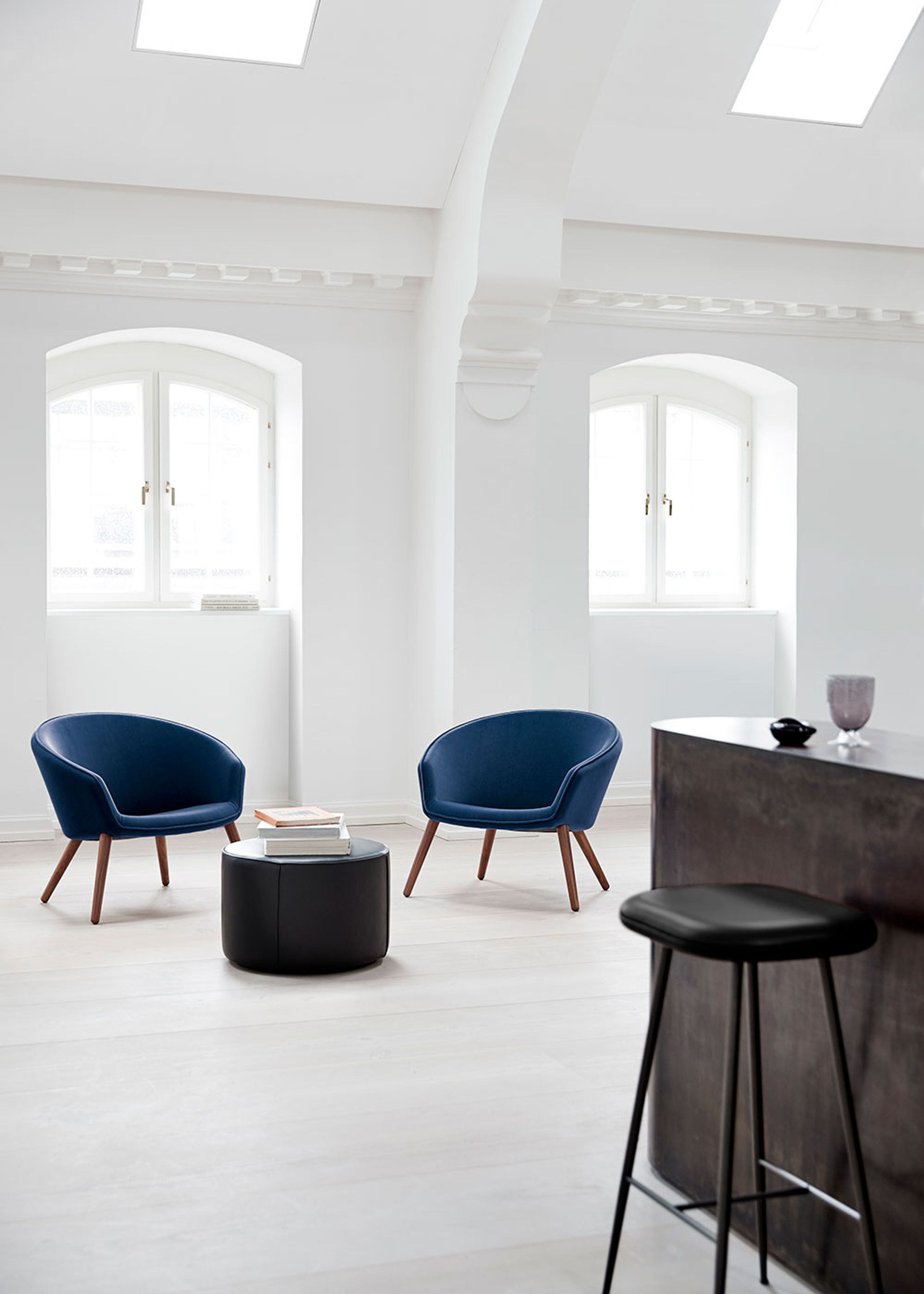 Fredericia Furniture - Puf - Mono Pouf 7423 by Due & Trampedach - Omni 301 Black