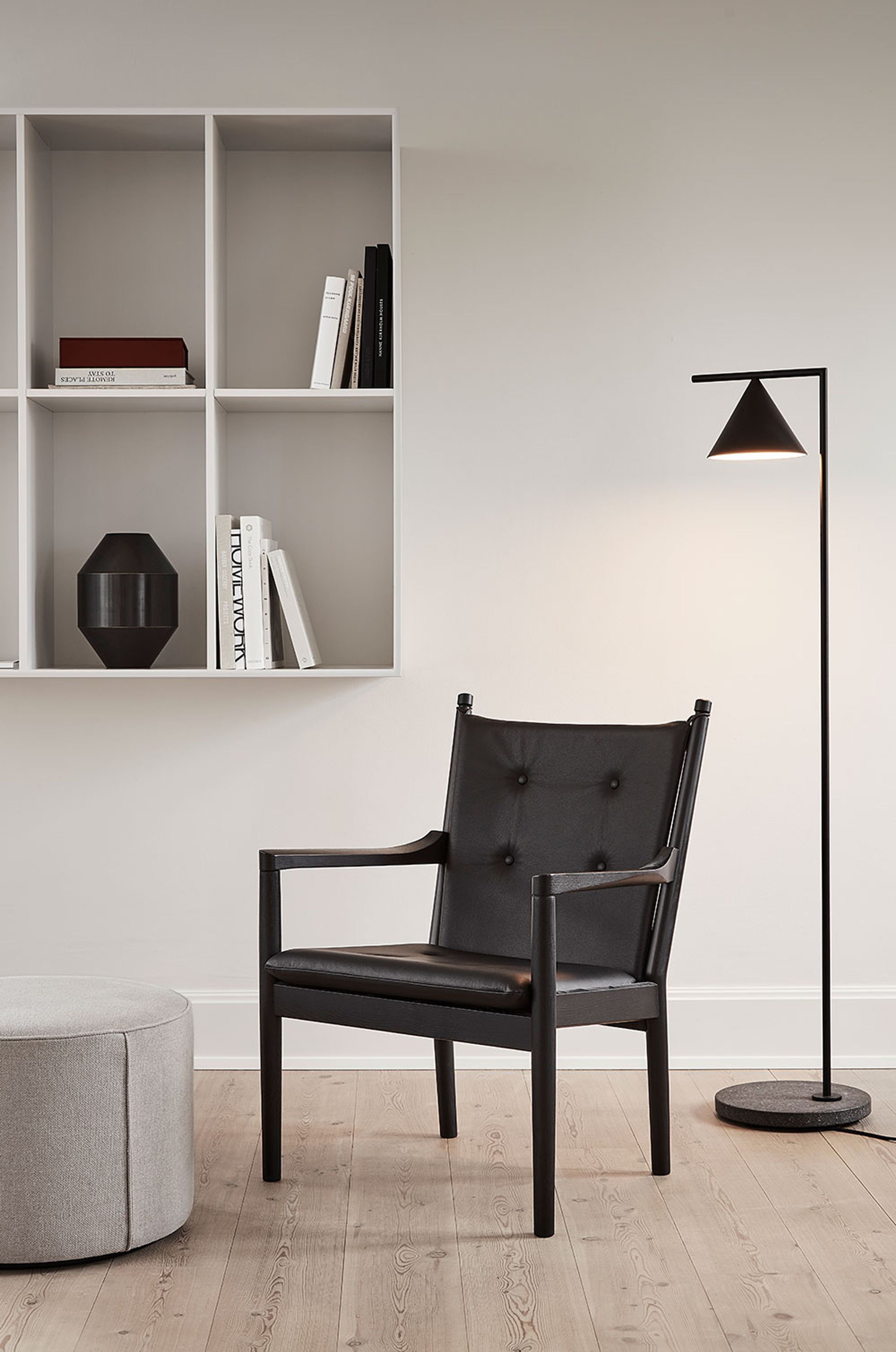 Fredericia Furniture - Puf - Mono Pouf 7423 by Due & Trampedach - Omni 307 Cognac