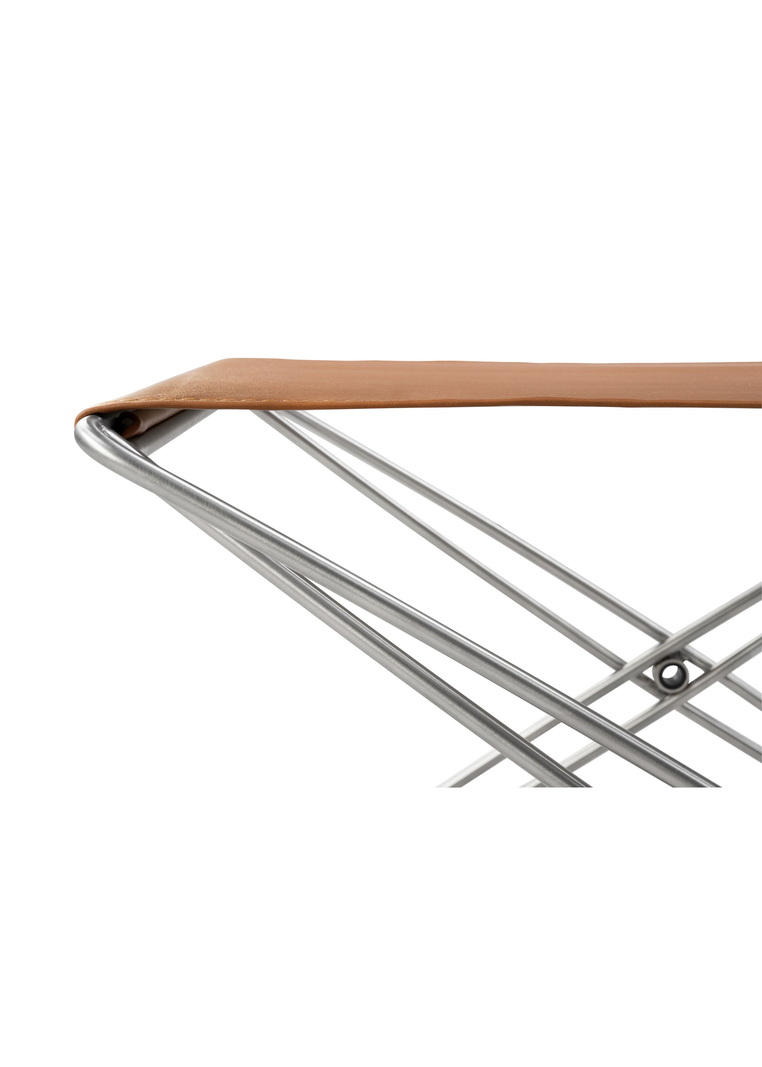 Fredericia Furniture - Stool - JG Folding Stool 6565 by Jørgen Gammelgaard - Max 95 Cognac / Brushed Stainless Steel