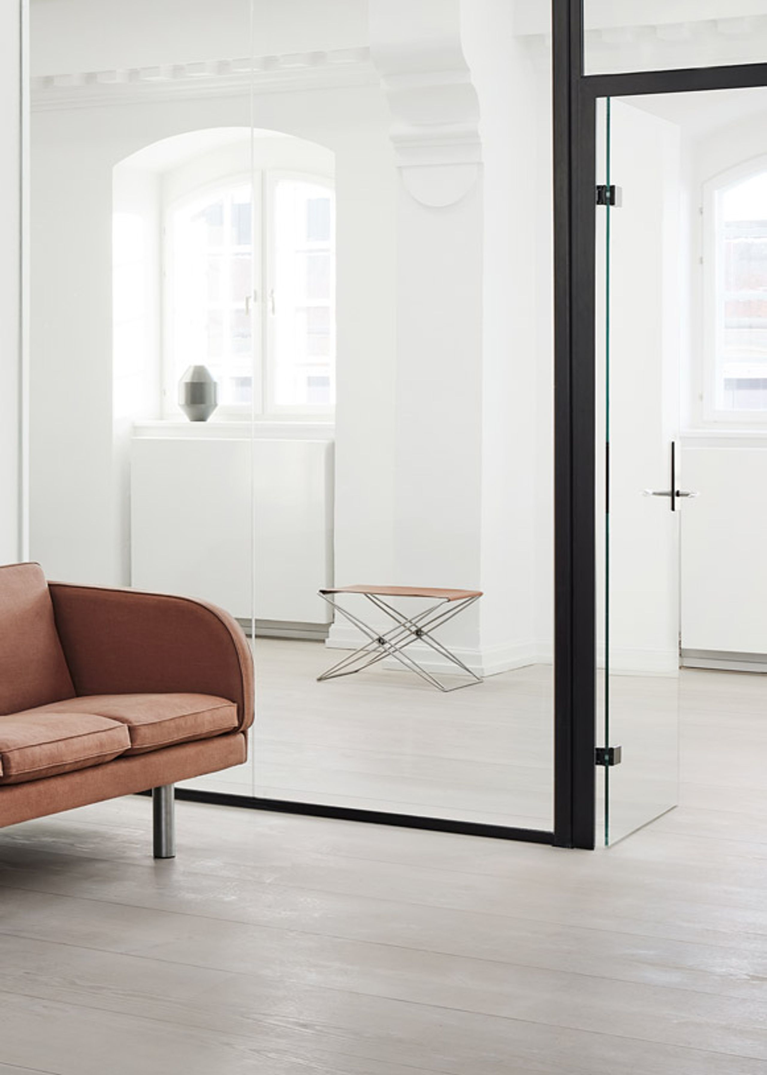 Fredericia Furniture - Skammel - JG Folding Stool 6565 by Jørgen Gammelgaard - Vegeta 90 Natural / Brushed Stainless Steel