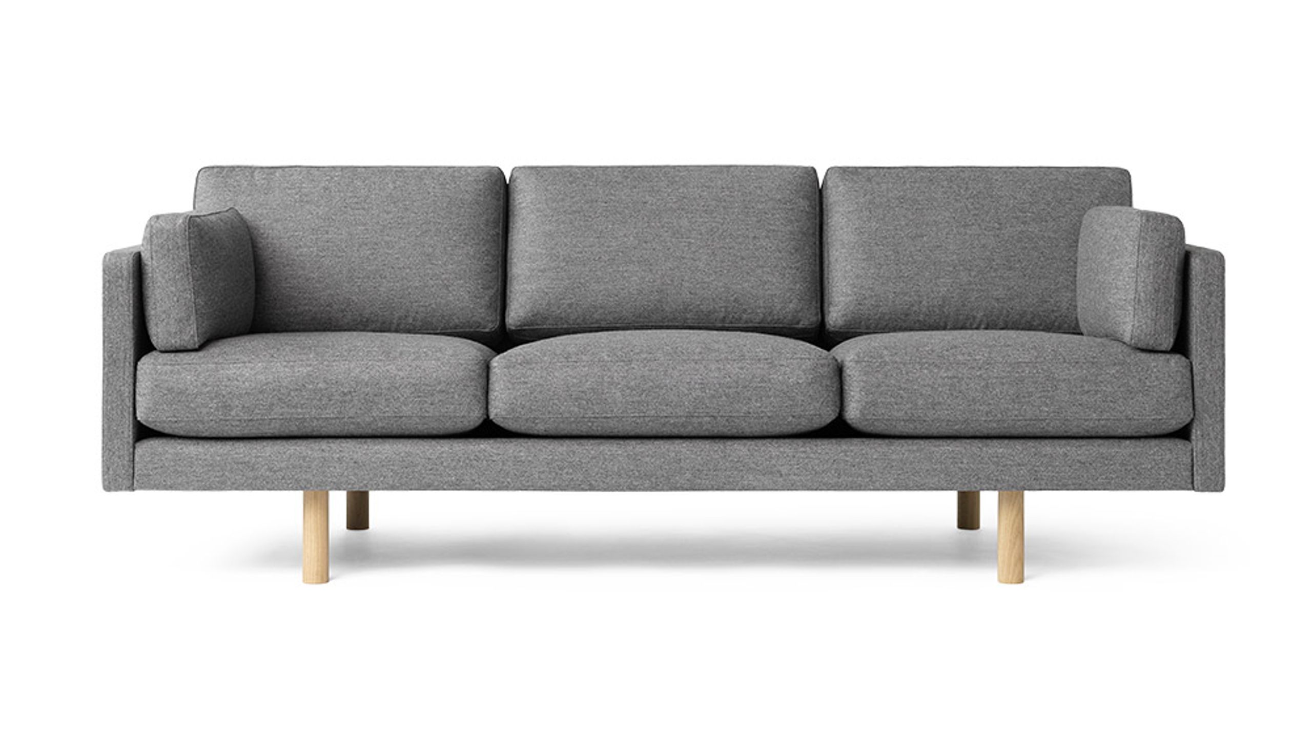Fredericia Furniture - Couch - EJ220 3-seater Sofa 2033 by Erik Jørgensen - Ruskin 34 / Soaped Oak