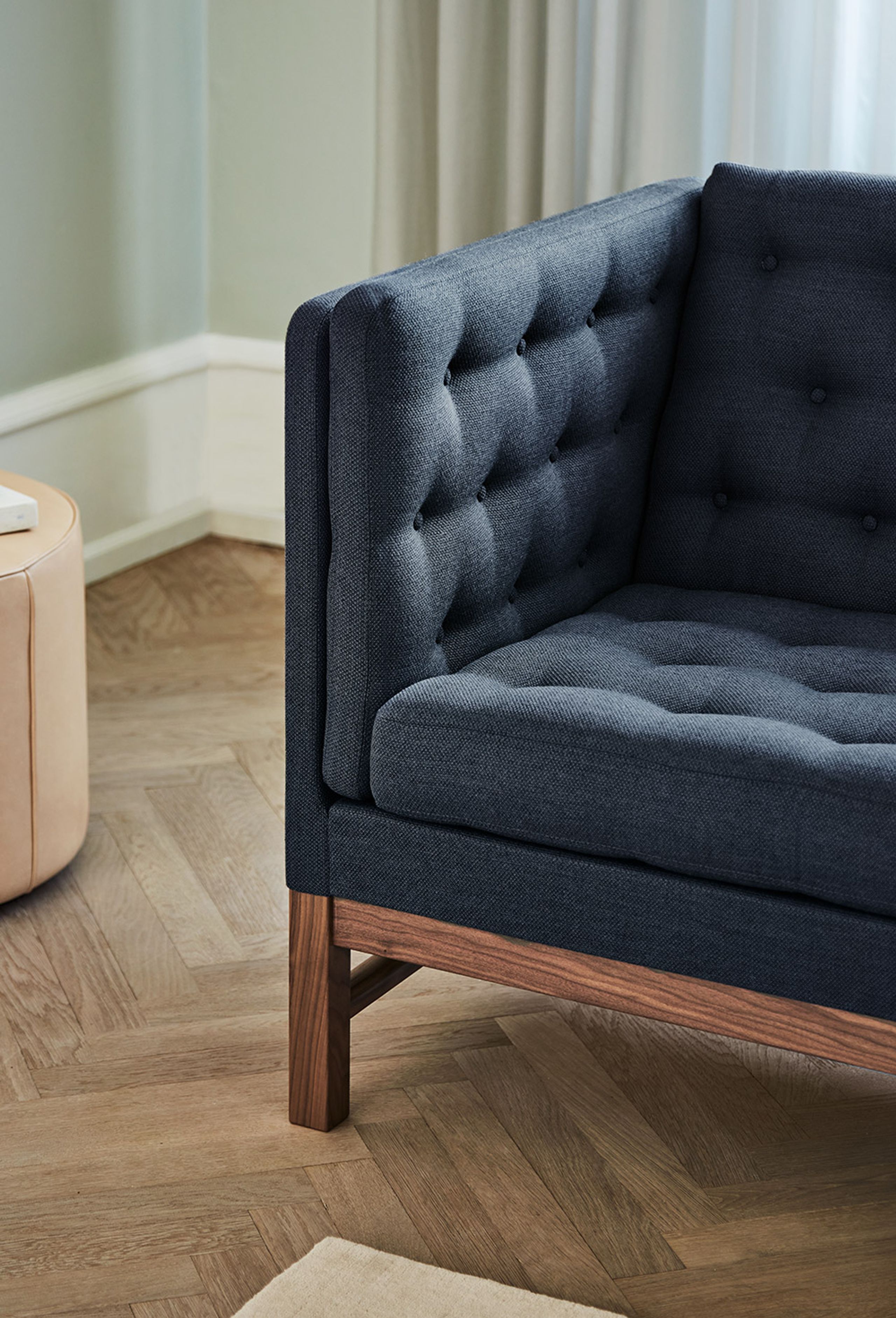 Fredericia Furniture - Couch - EJ315 Sofa 1542 by Erik Ole Jørgensen - Foss 722 / Light Oiled Oak