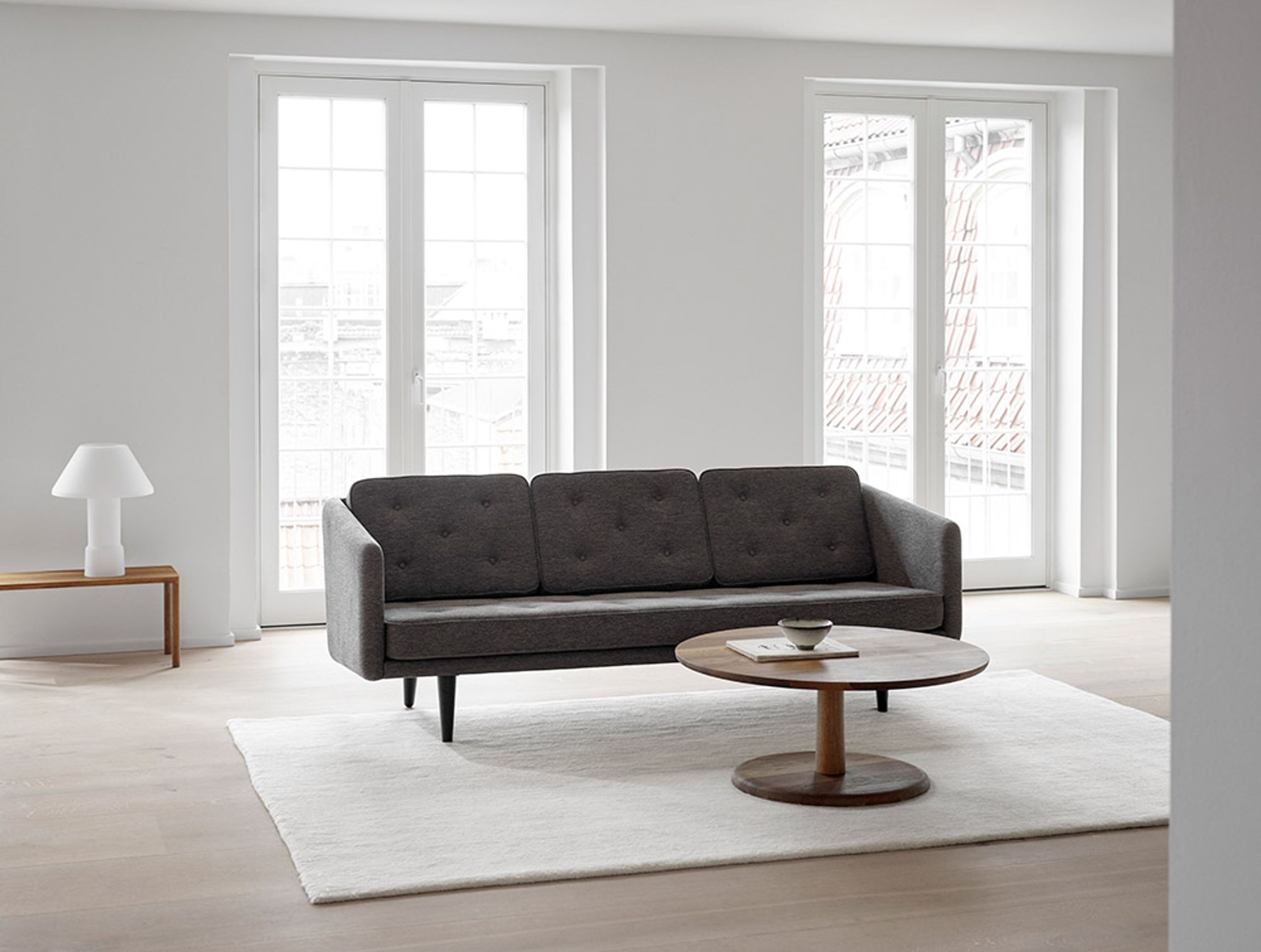 Fredericia Furniture - Pohovka pro 3 osoby - No. 1 Sofa 2003 by Børge Mogensen - Fiord 191 / Lacquered Oak